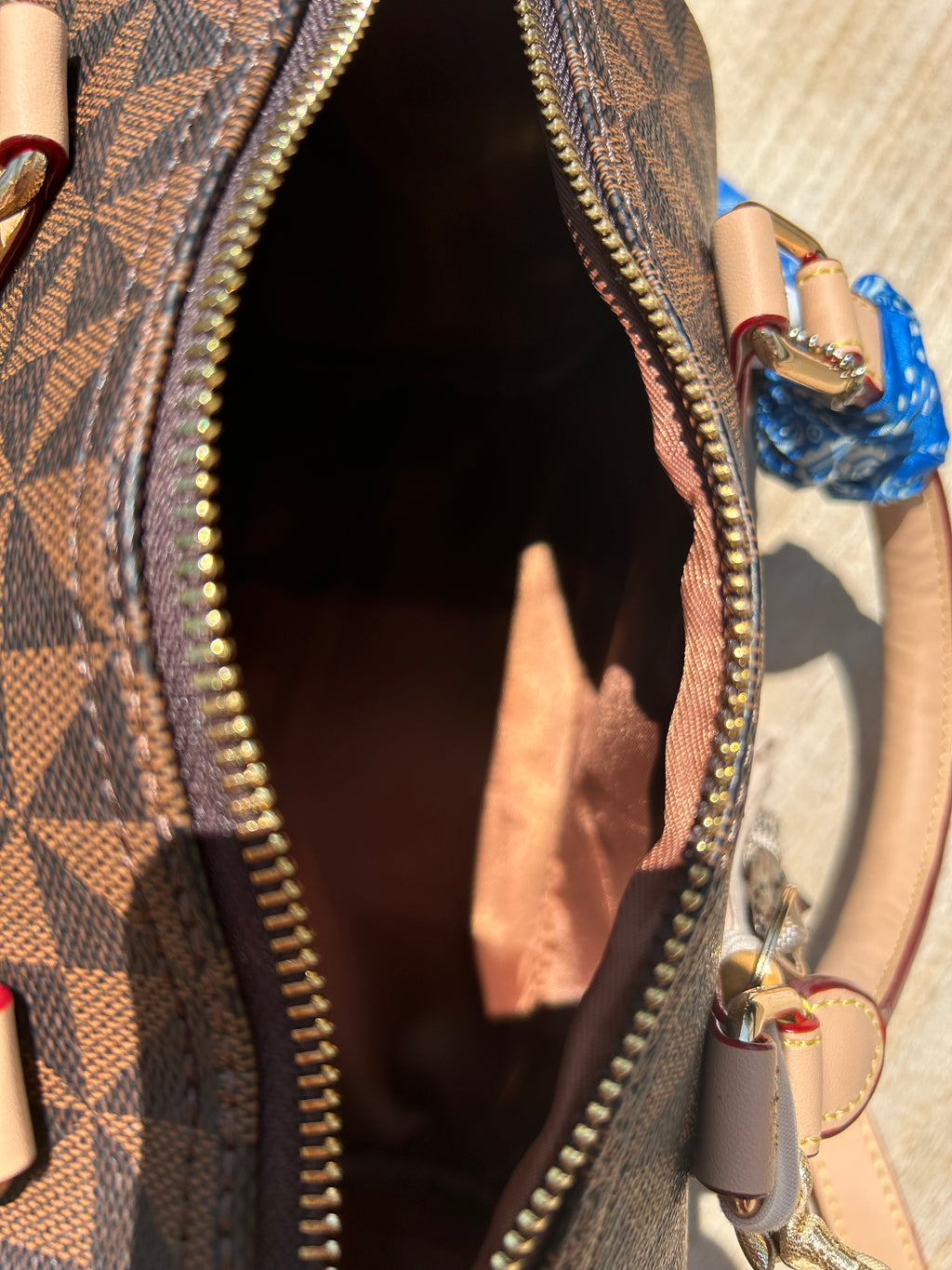 Sac Boston marron DANS QUEL MONDE VIT-ON