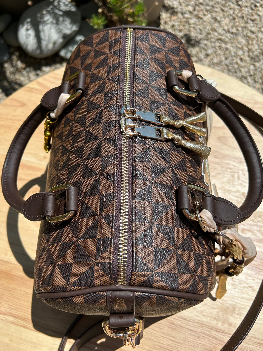 Sac Boston marron fleur dorée