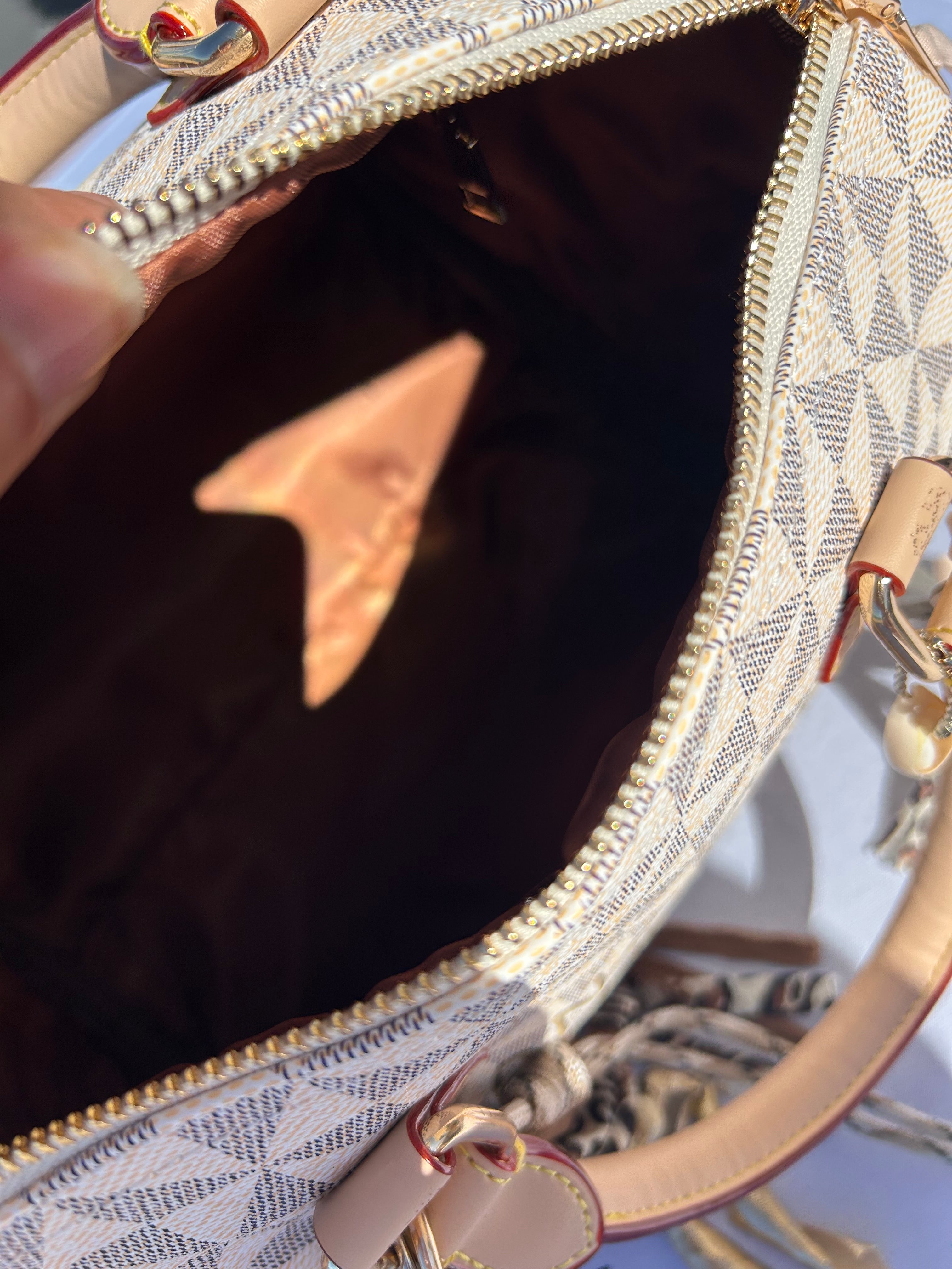 Sac Boston crème DQMV