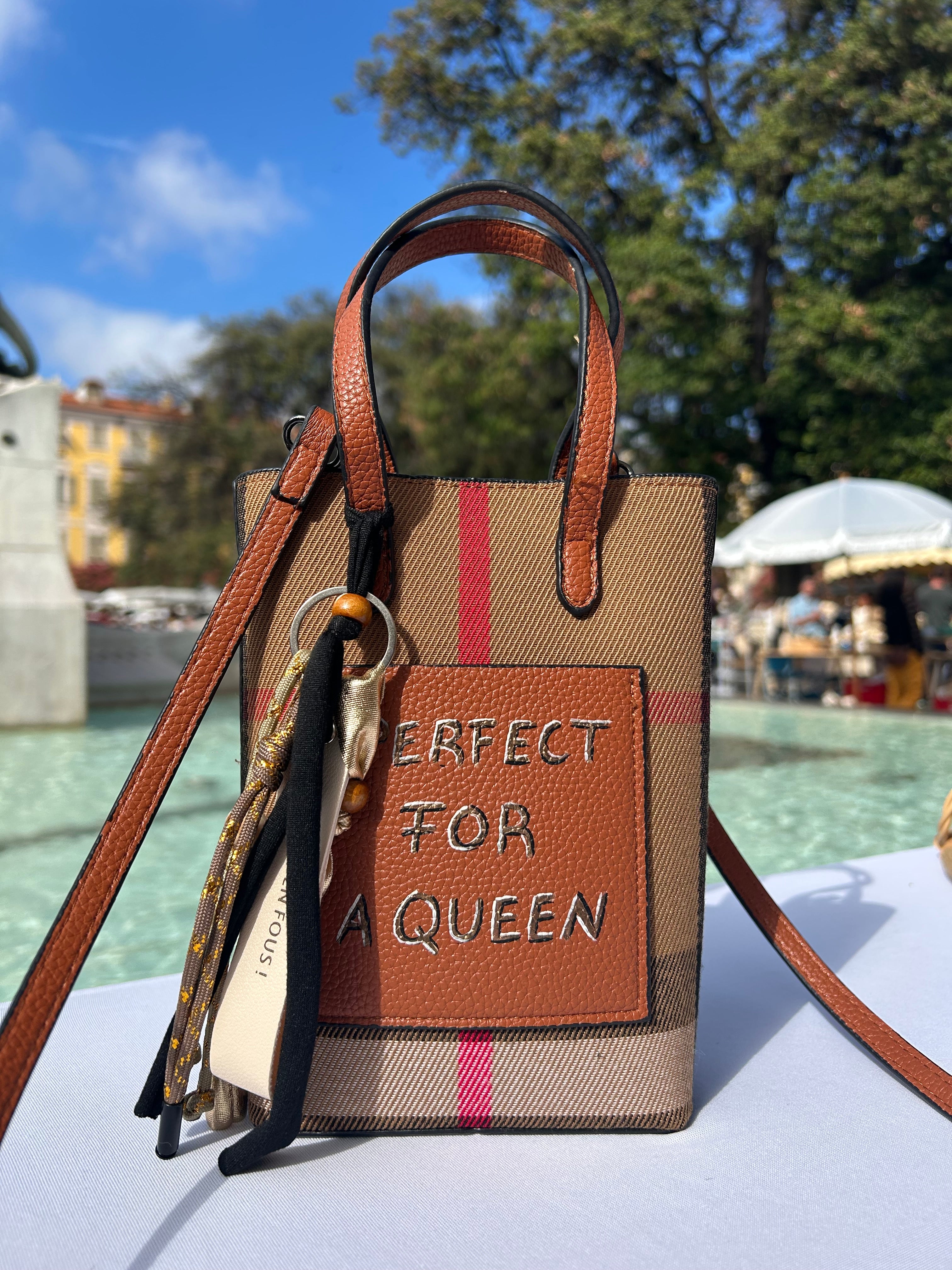 Pochette téléphone PERFECT FOR À QUEEN