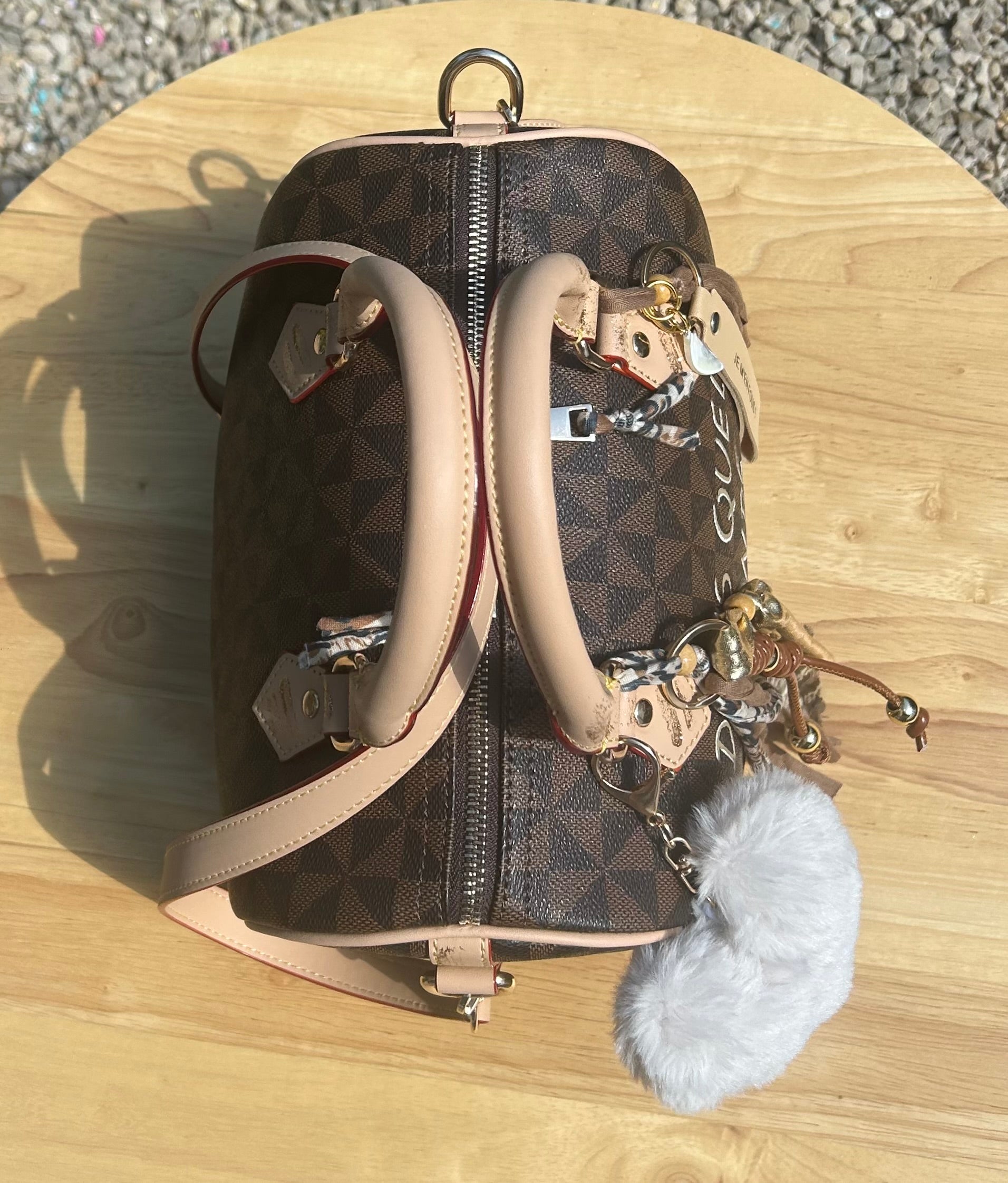 Sac Boston marron Dans quel monde Vit-on