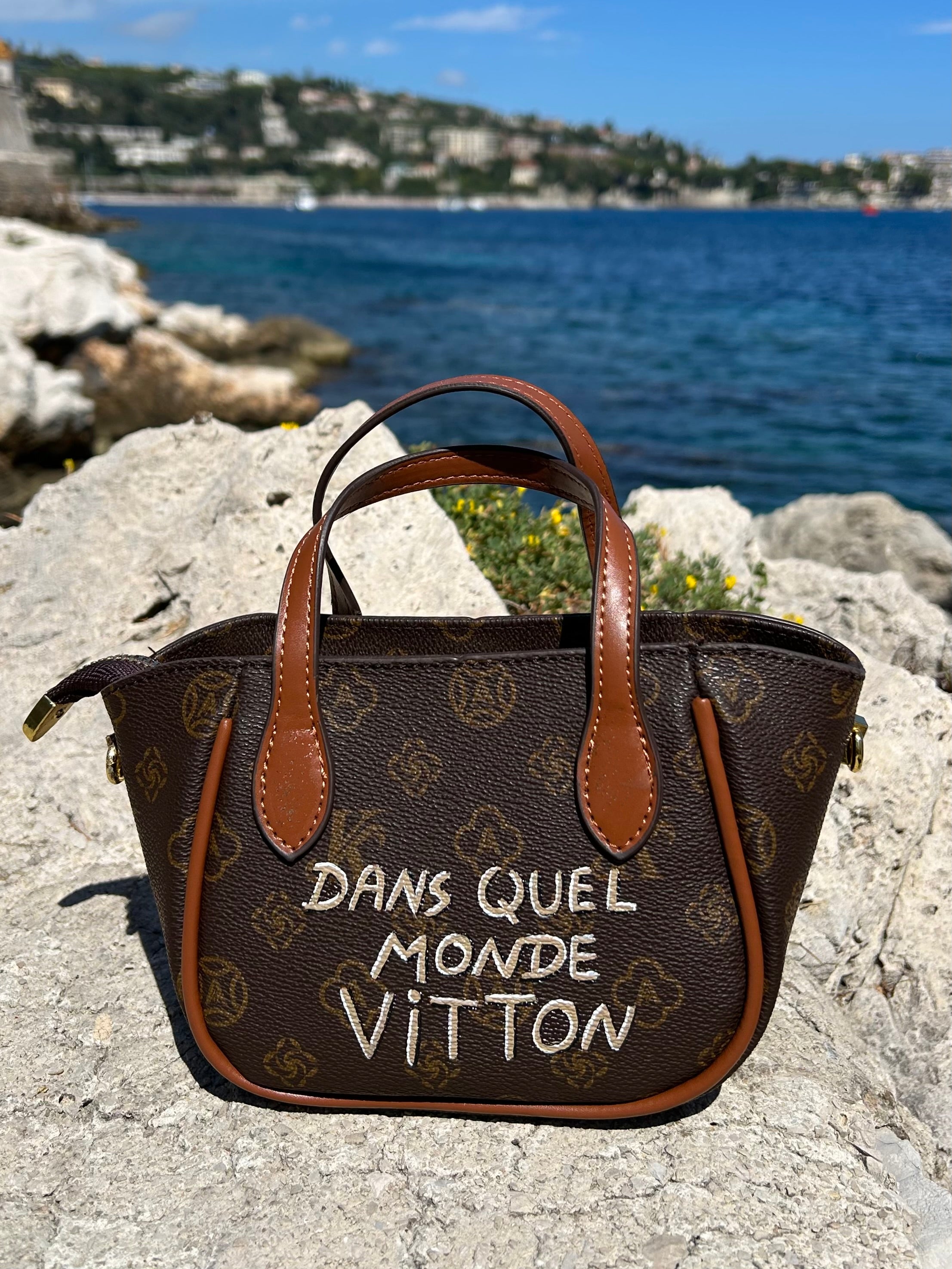 Mini sac « Dans quel monde Vitton »