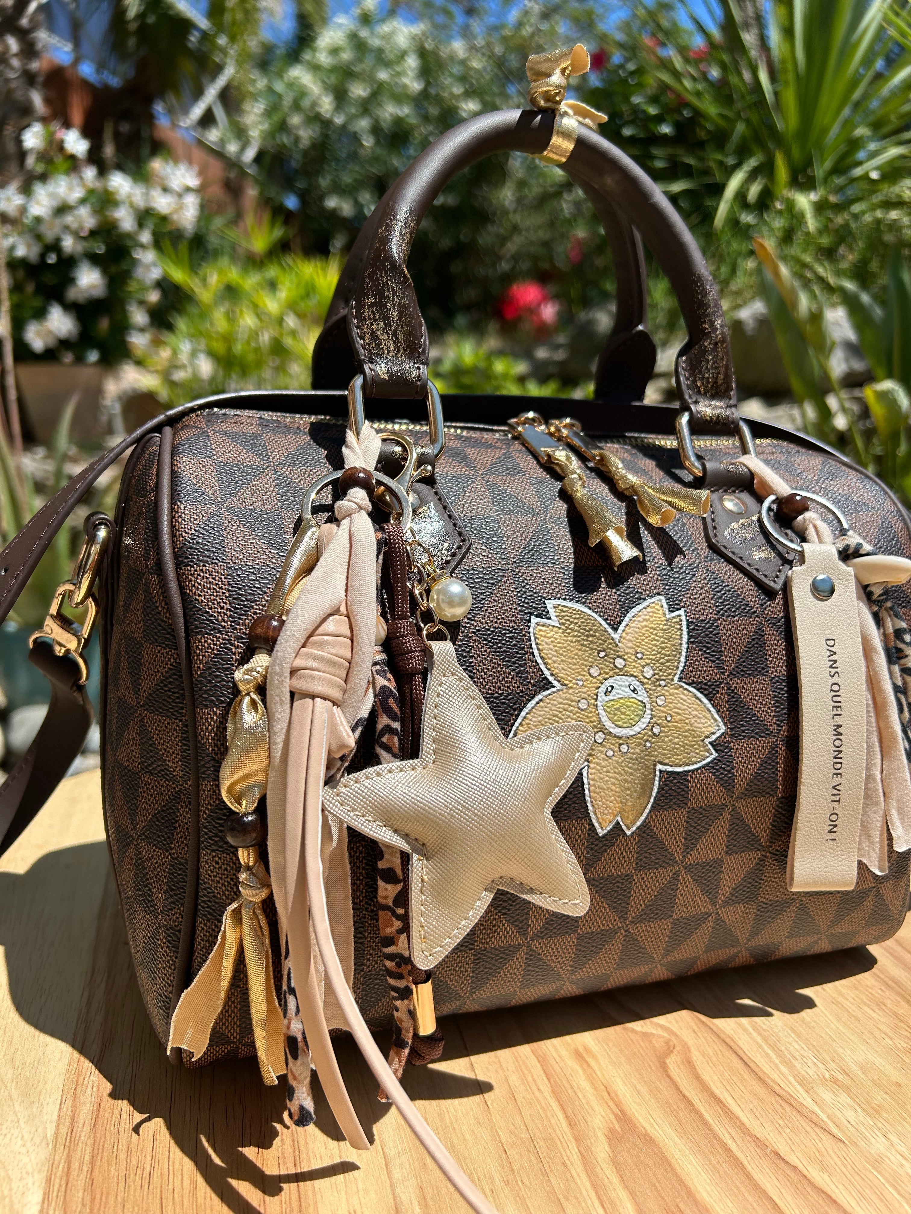 Sac Boston marron fleur dorée