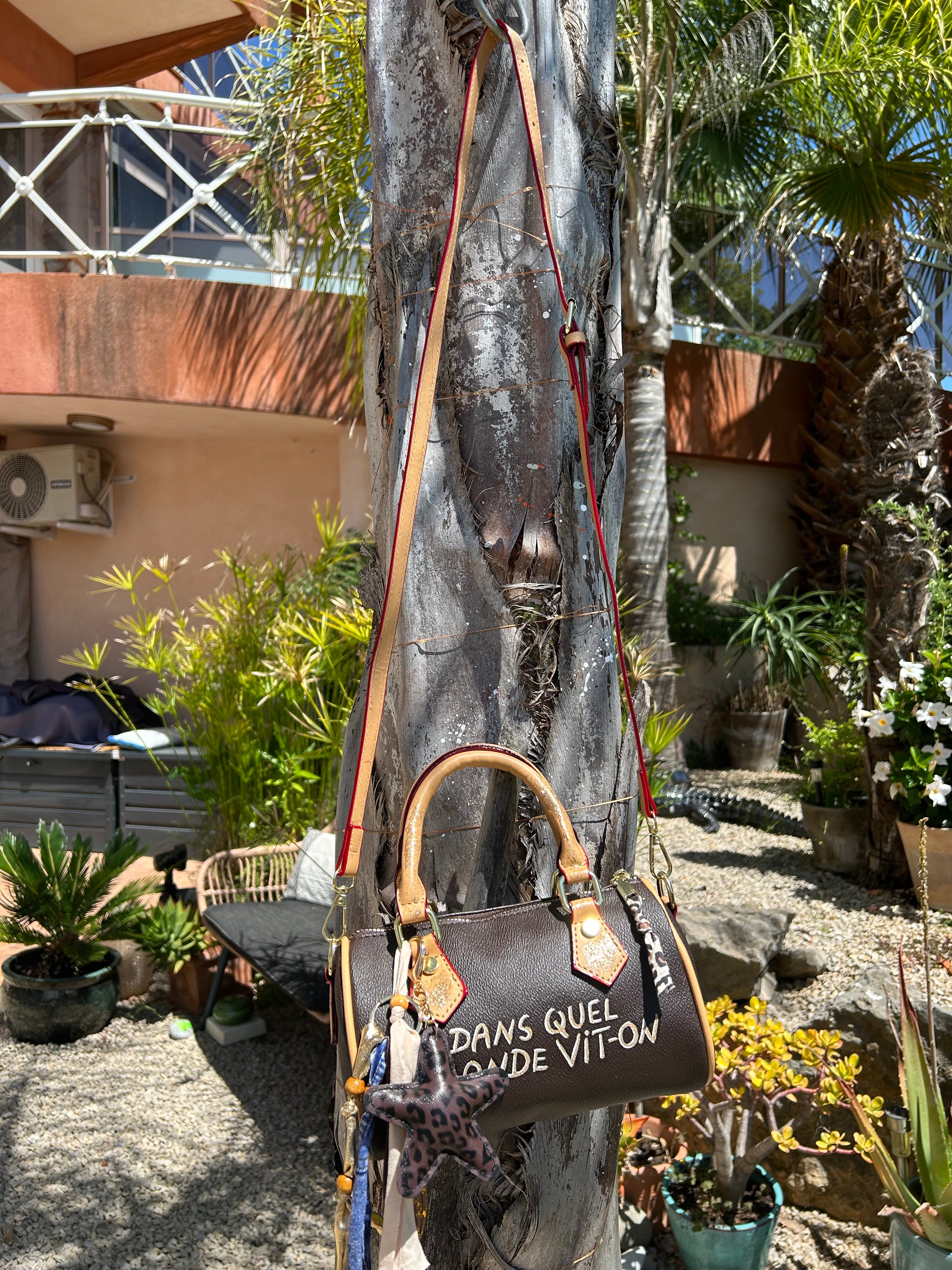 Mini bag « Dans quel monde Vit-on »
