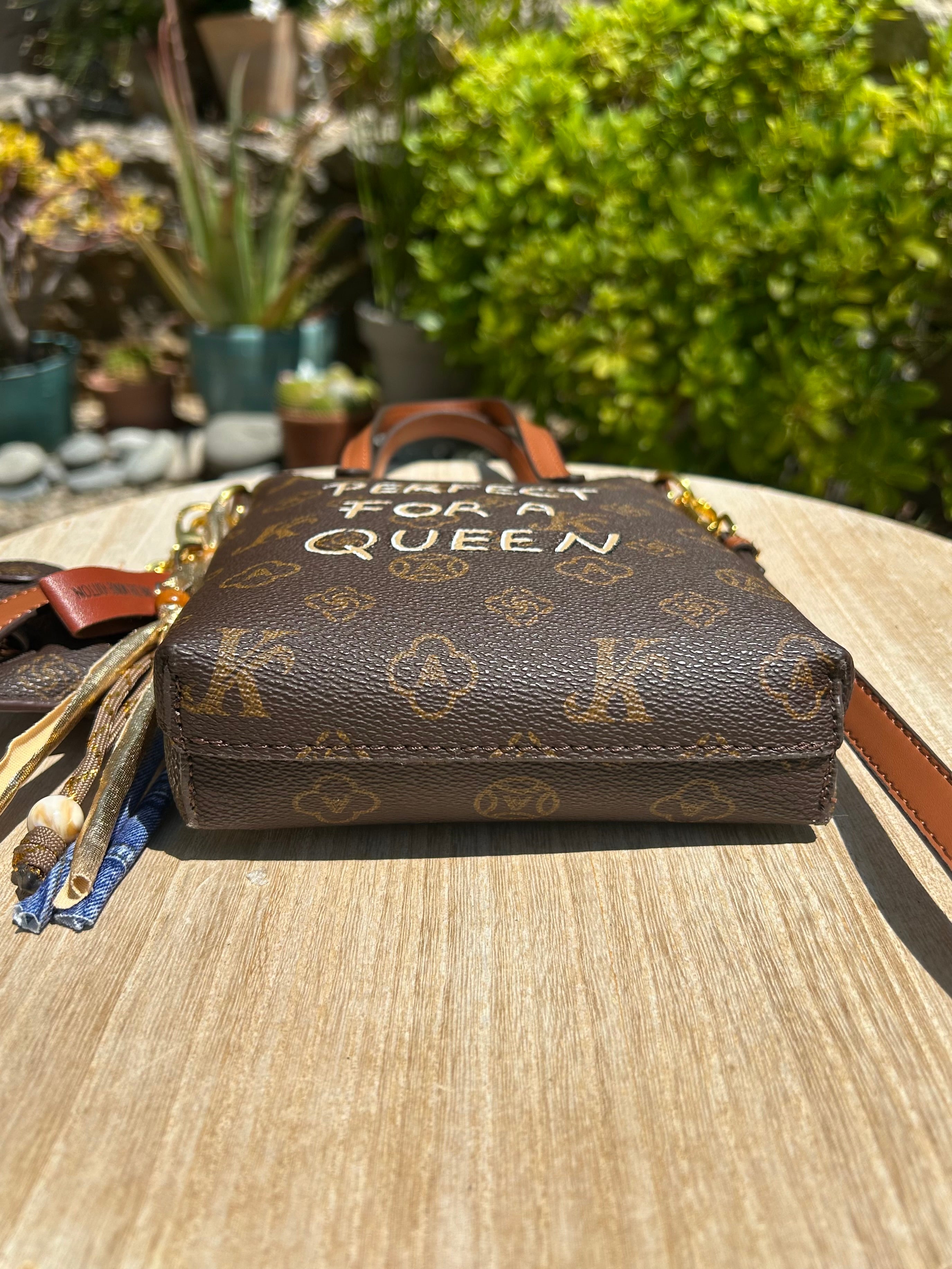 Grande Pochette téléphone PERFECT FOR A QUEEN