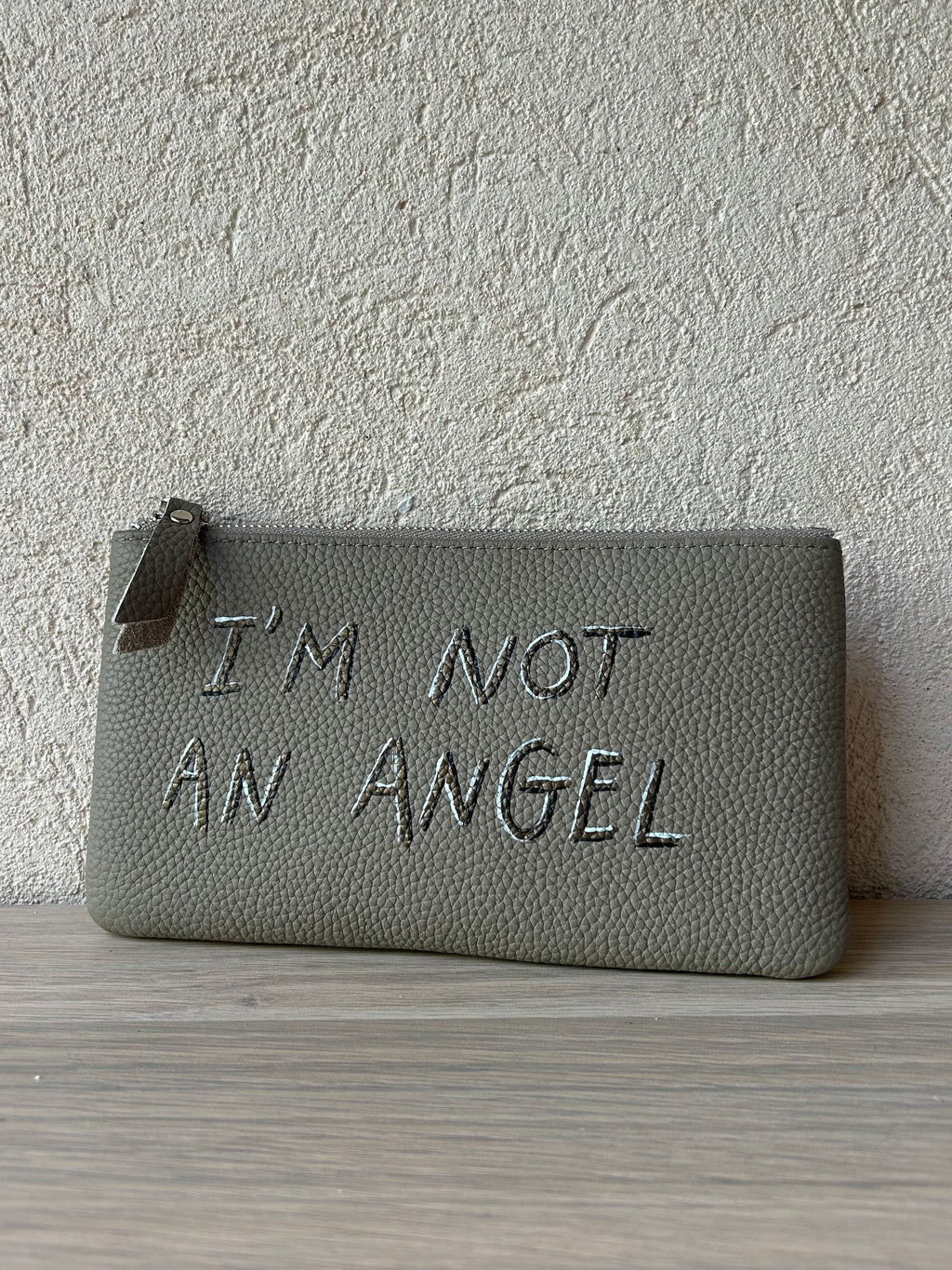 Pochette cuir « I’M NOT AN ANGEL”