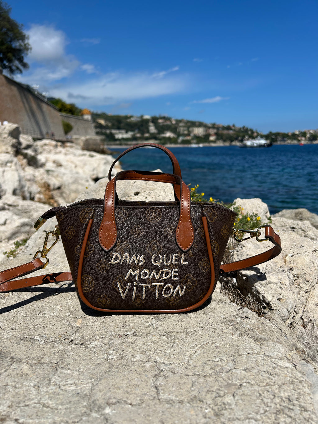 Mini sac « Dans quel monde Vitton »