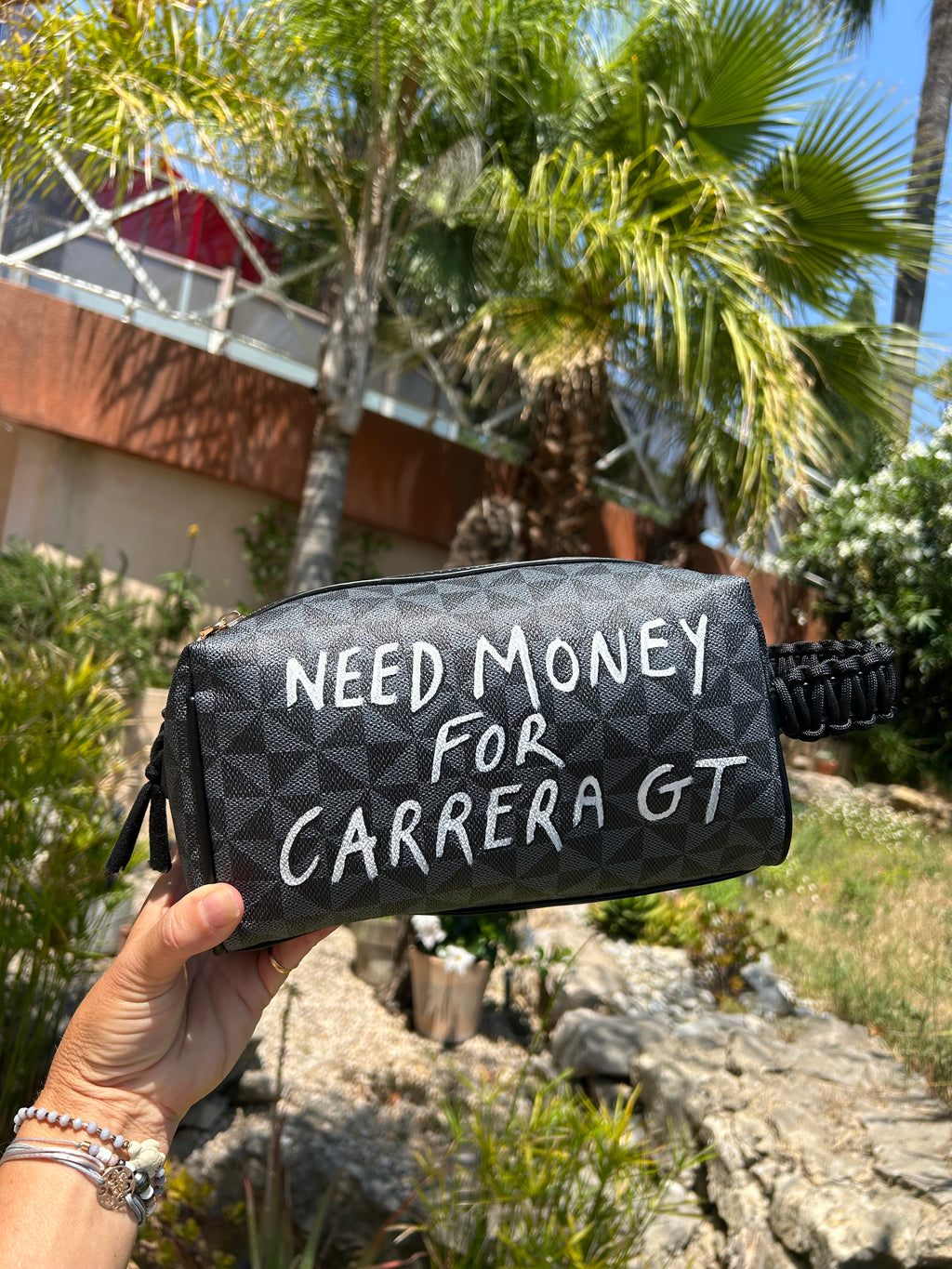 Trousse de toilette noire NEED MONEY
