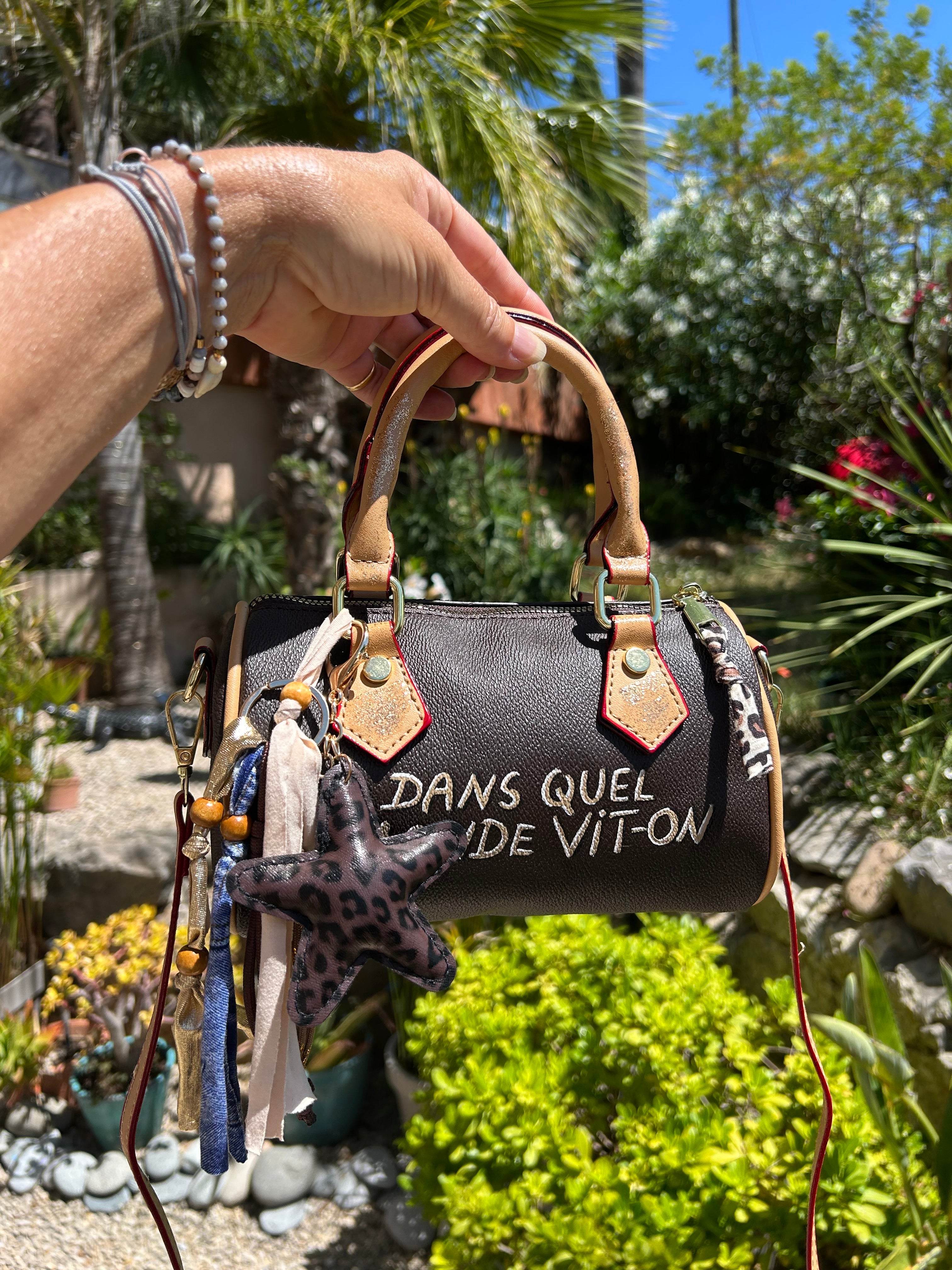 Mini bag « Dans quel monde Vit-on »