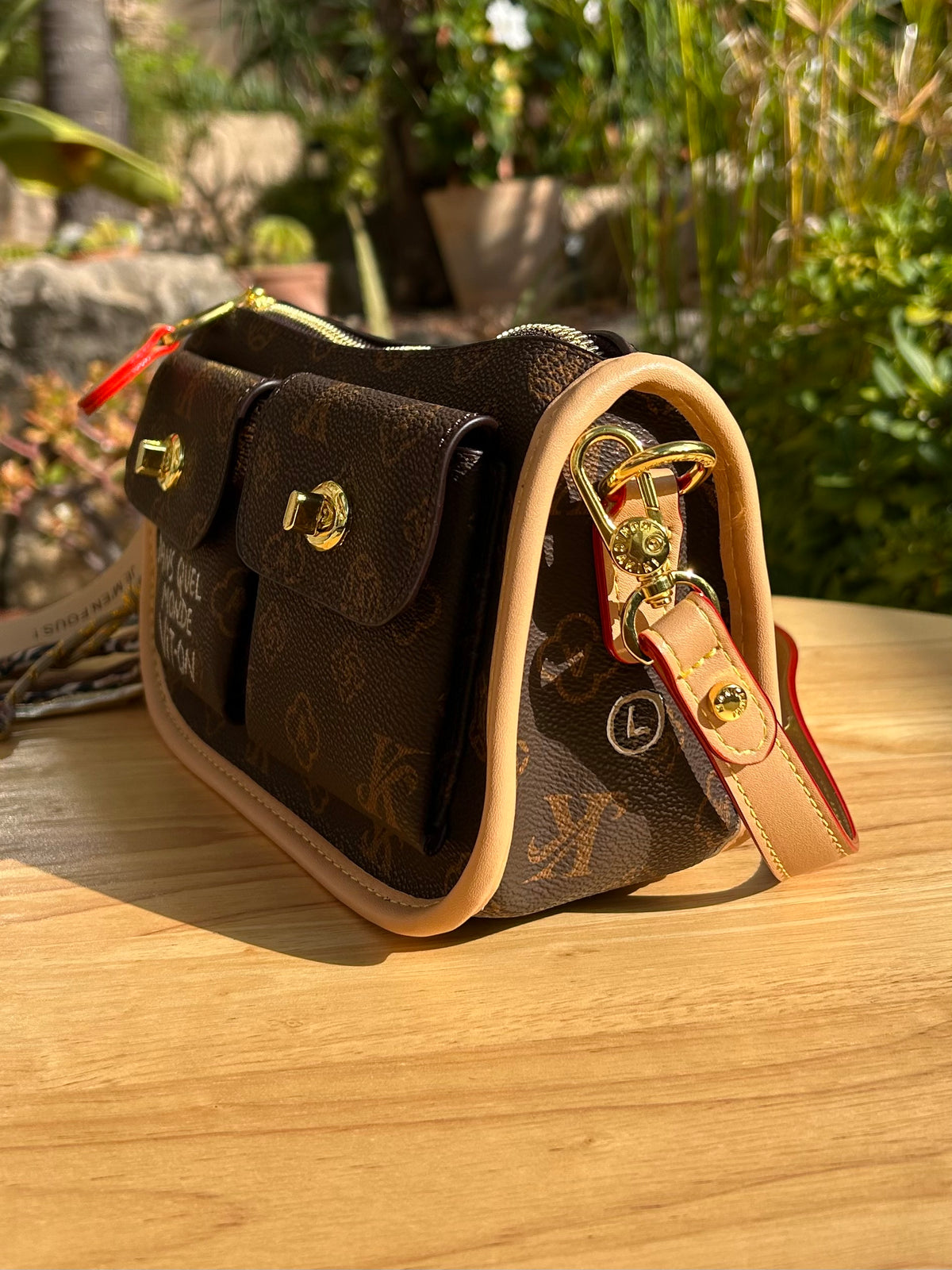 Sac 2 poches  Dans quel monde Vit-on 