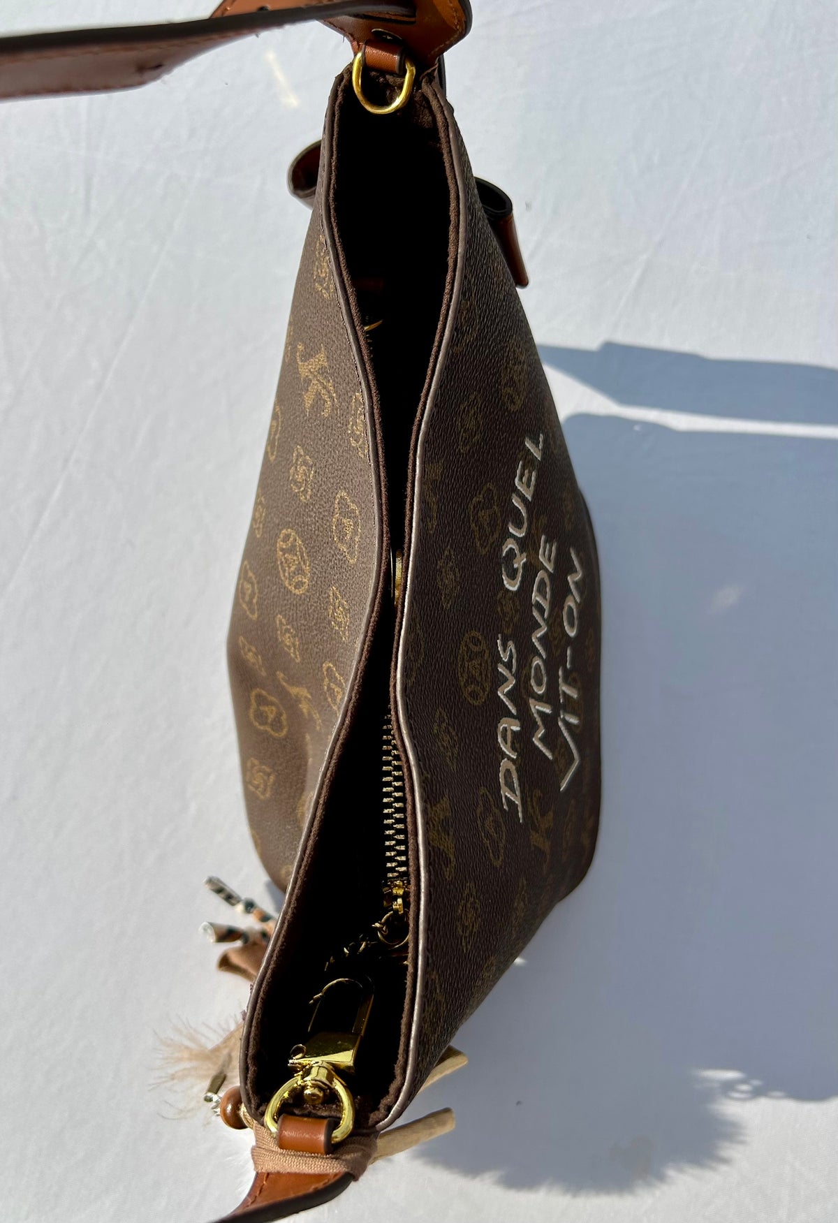 Sac Chic et pochette « Dans quel monde Vit-on »