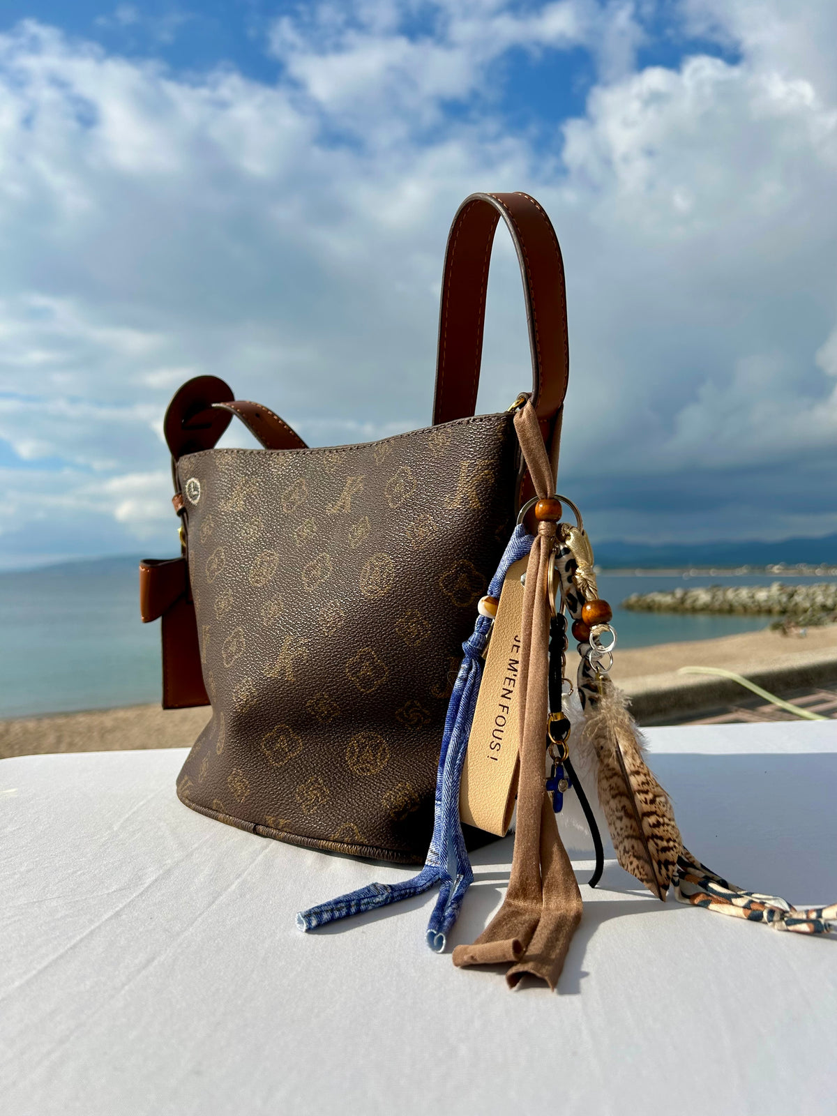 Sac Chic et pochette « Dans quel monde Vit-on »