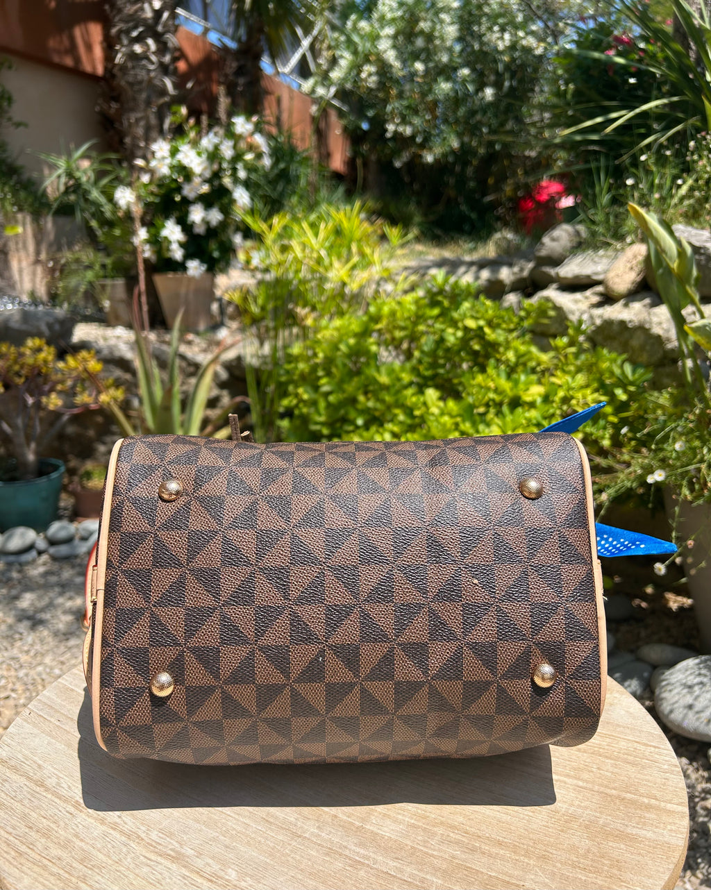 Sac Boston marron DANS QUEL MONDE VIT-ON