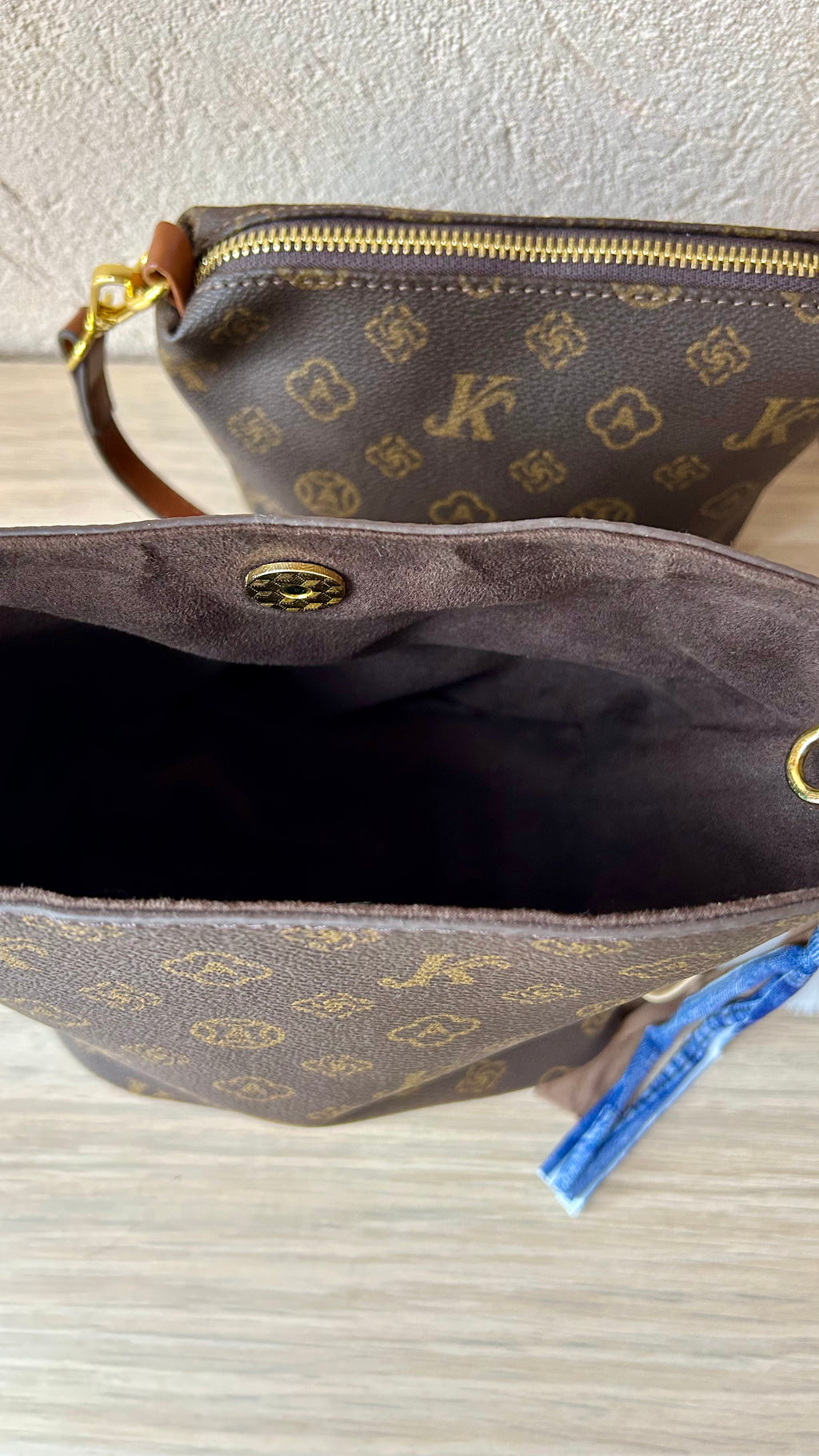 Sac Chic et pochette Dans quel monde Vit-on »