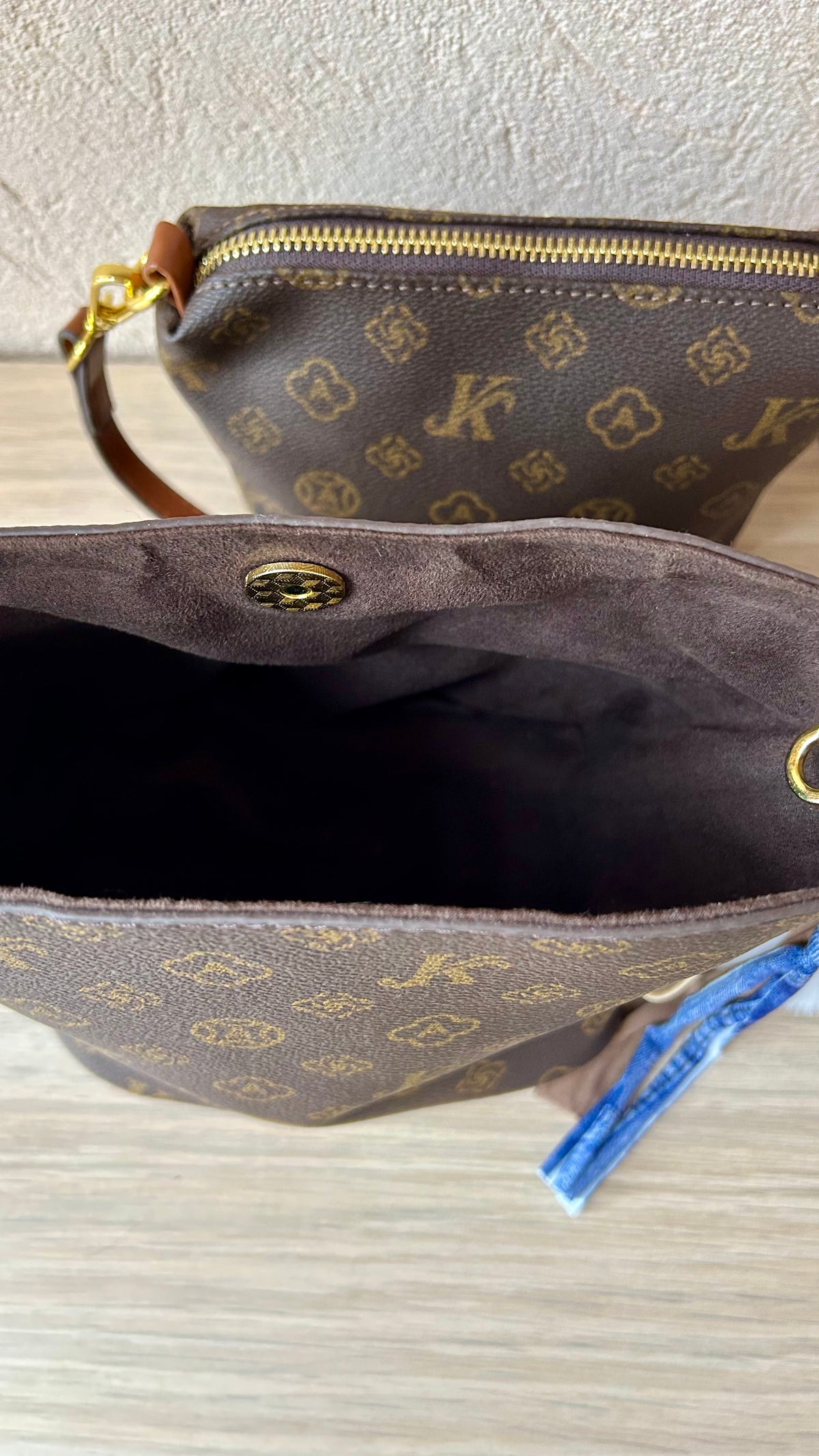 Sac Chic et pochette Dans quel monde Vit-on »
