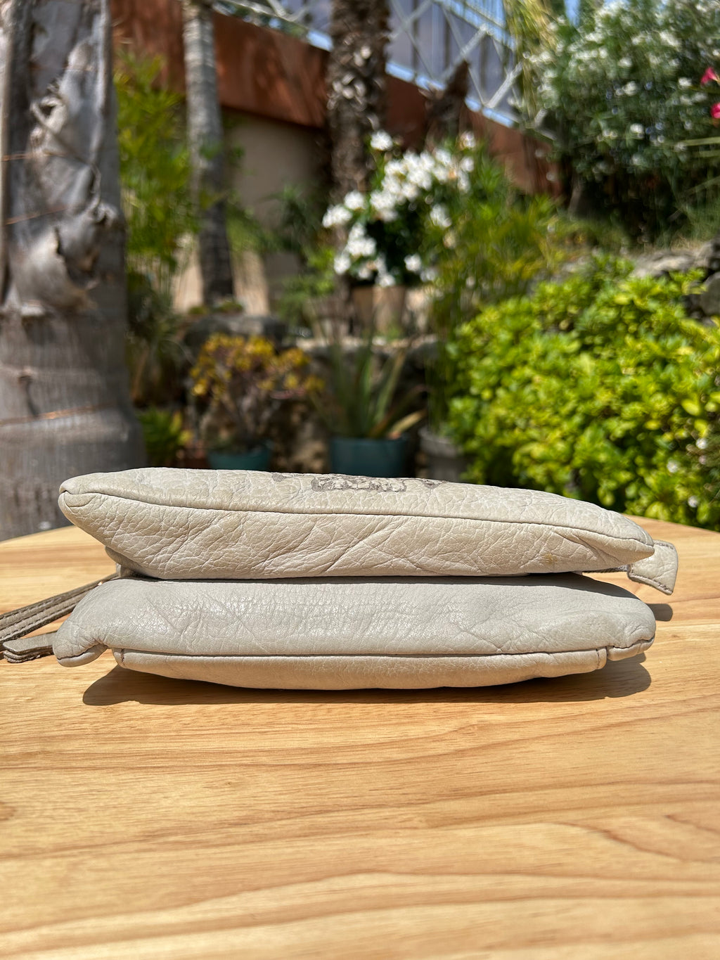 Pochette cuir ZADIG vintage customisée JE M’EN FOUS