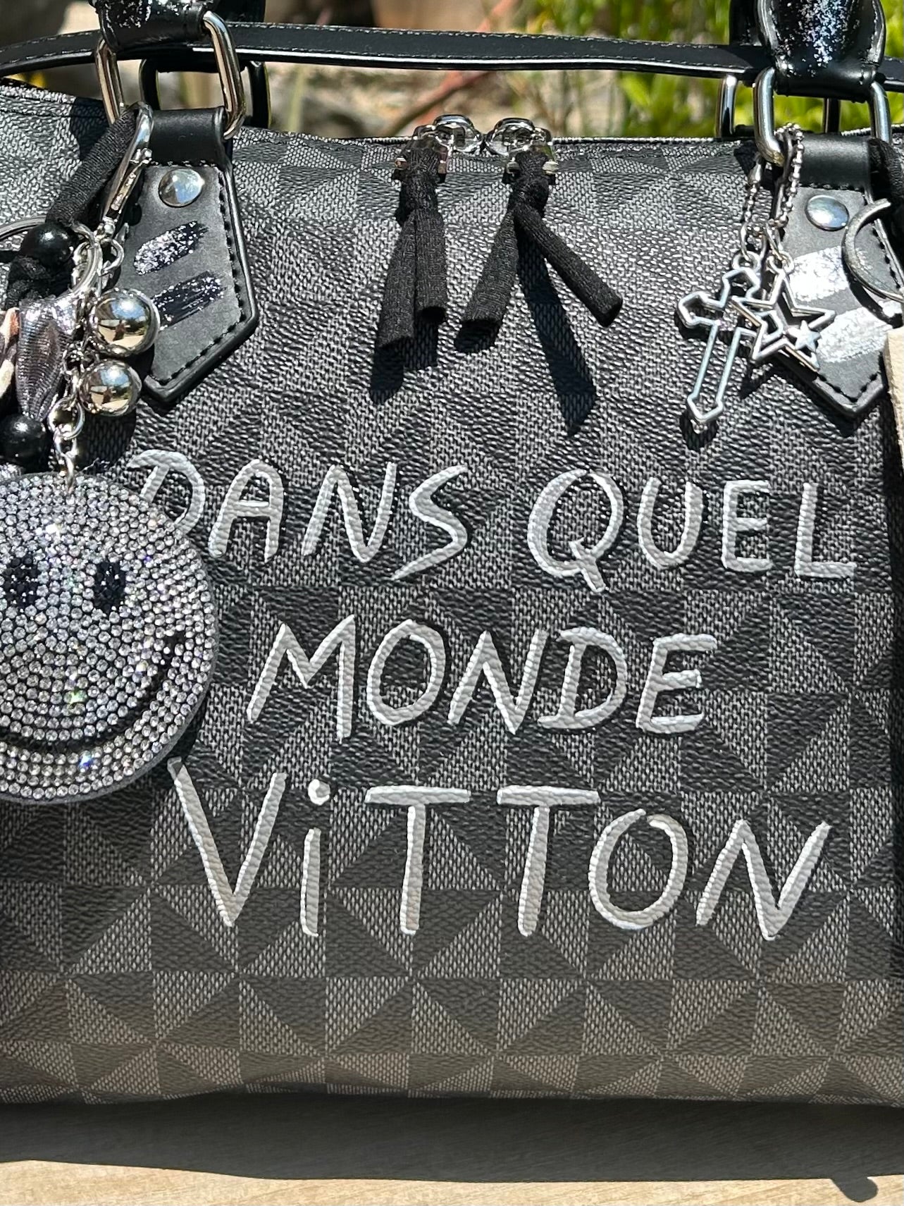 Sac Boston noir Dans Quel Monde Vitton