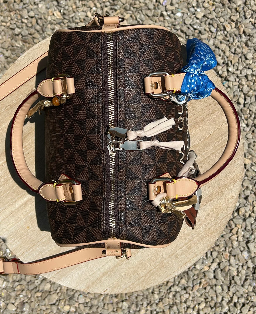 Sac Boston marron DANS QUEL MONDE VIT-ON