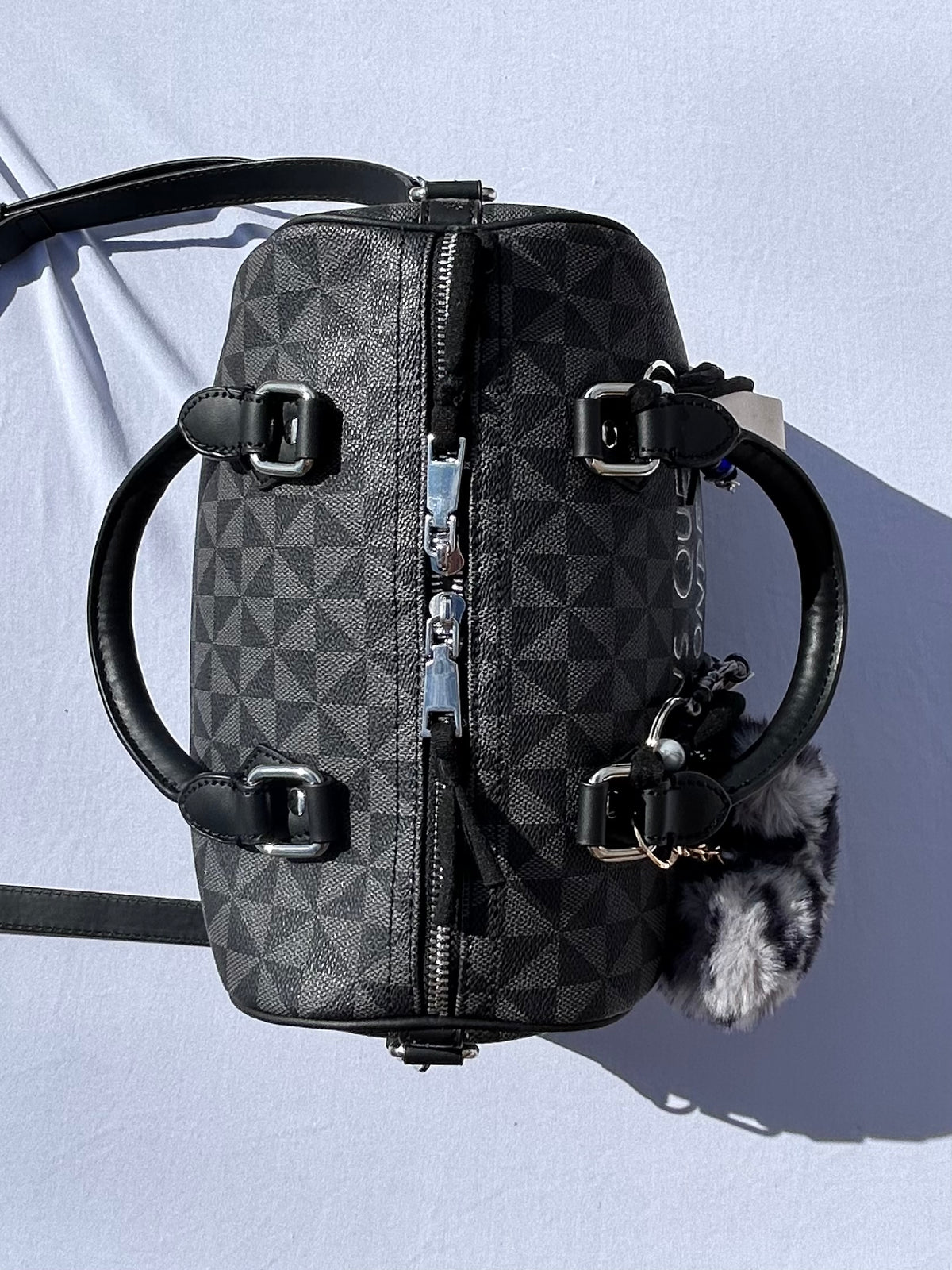 Sac Boston noir DANS QUEL MONDE VIT-ON !