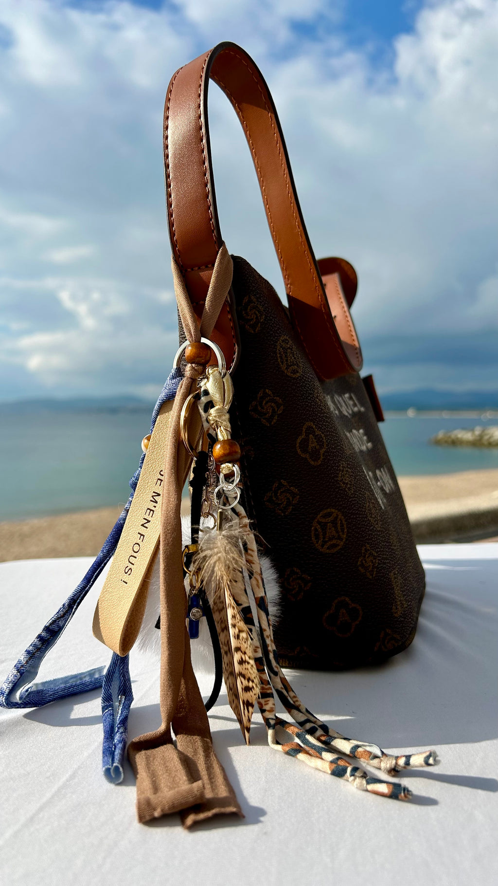 Sac Chic et pochette « Dans quel monde Vit-on »