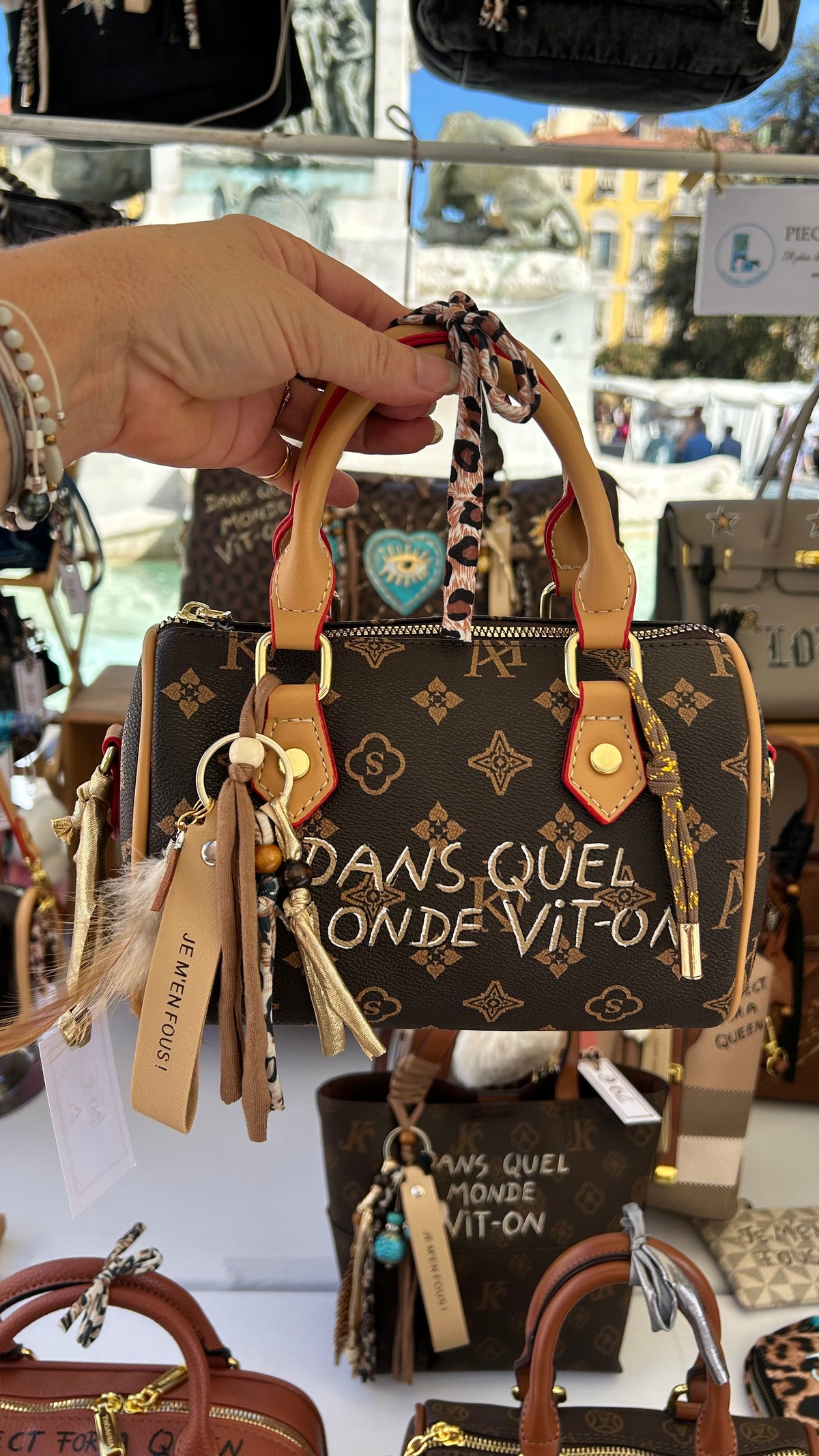 Mini bag « Dans quel monde Vit-on »