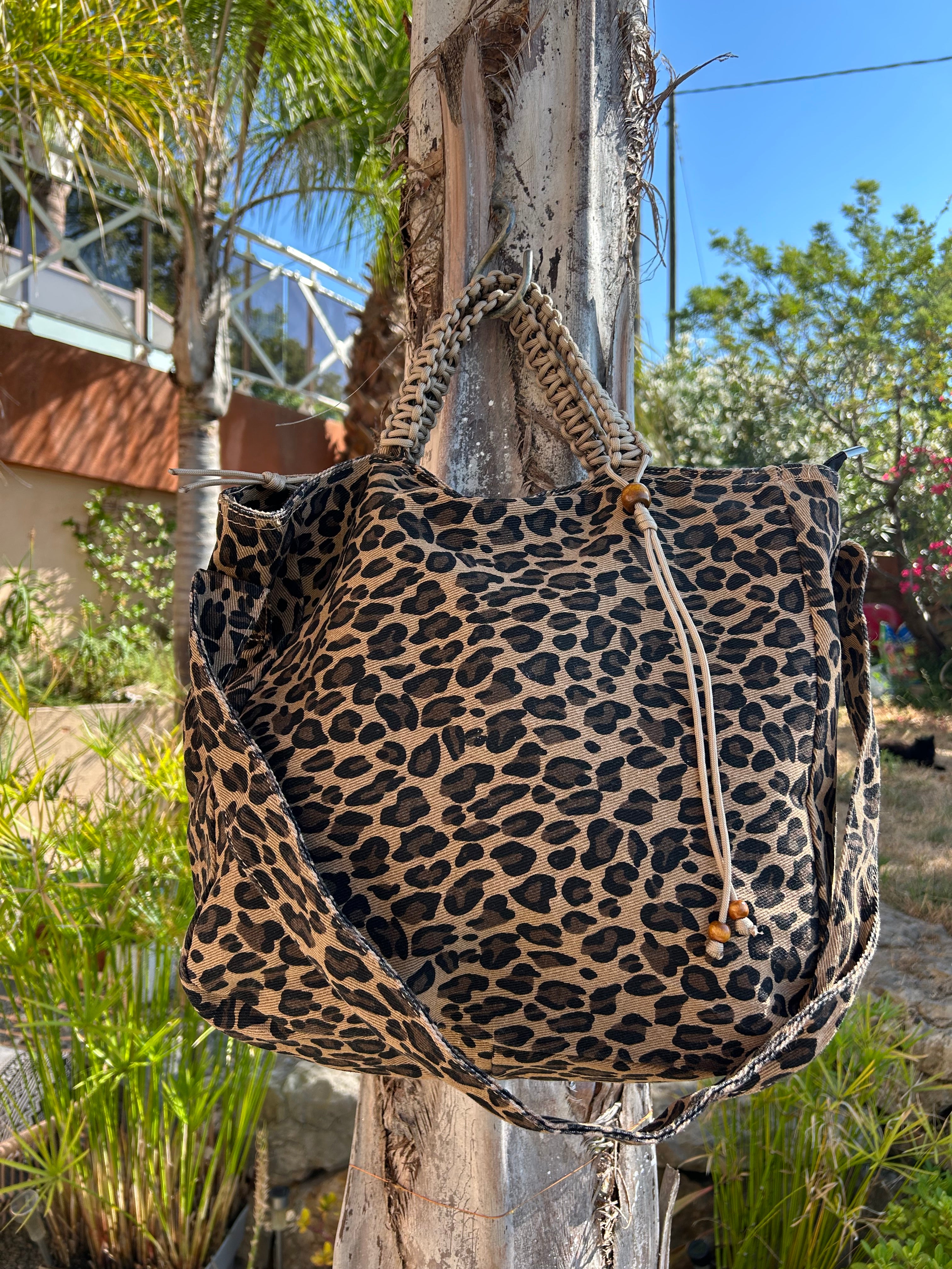 Grand SAC toile léopard dans quel monde Vit-on
