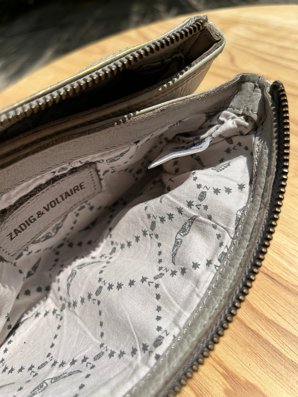 Pochette cuir ZADIG vintage customisée JE M’EN FOUS