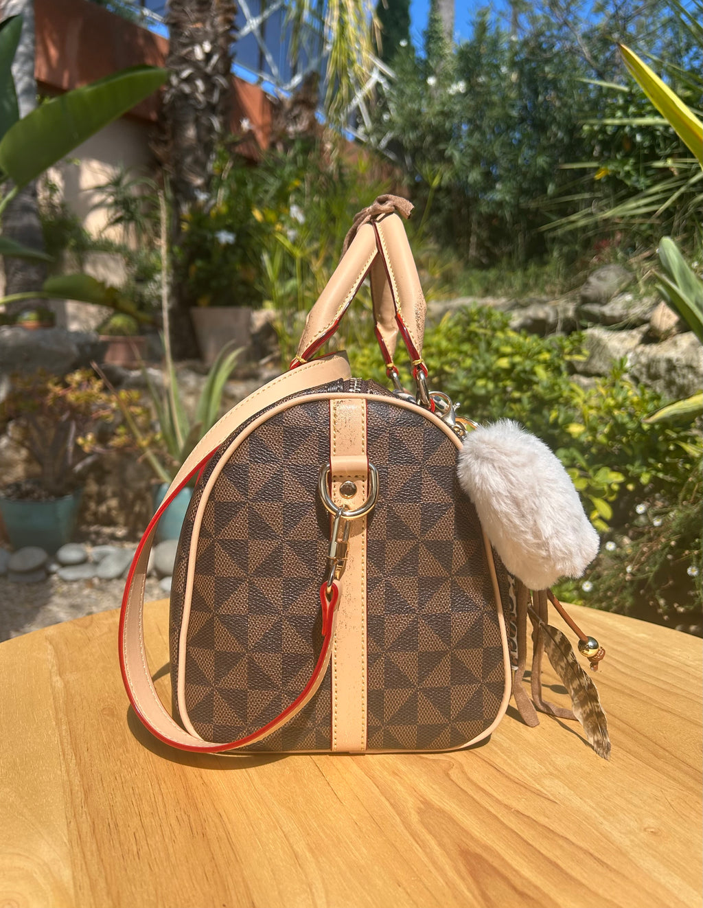 Sac Boston marron Dans quel monde Vit-on