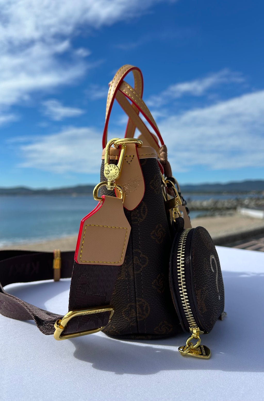 Petit sac et porte monnaie Dans quel monde Vit-on 