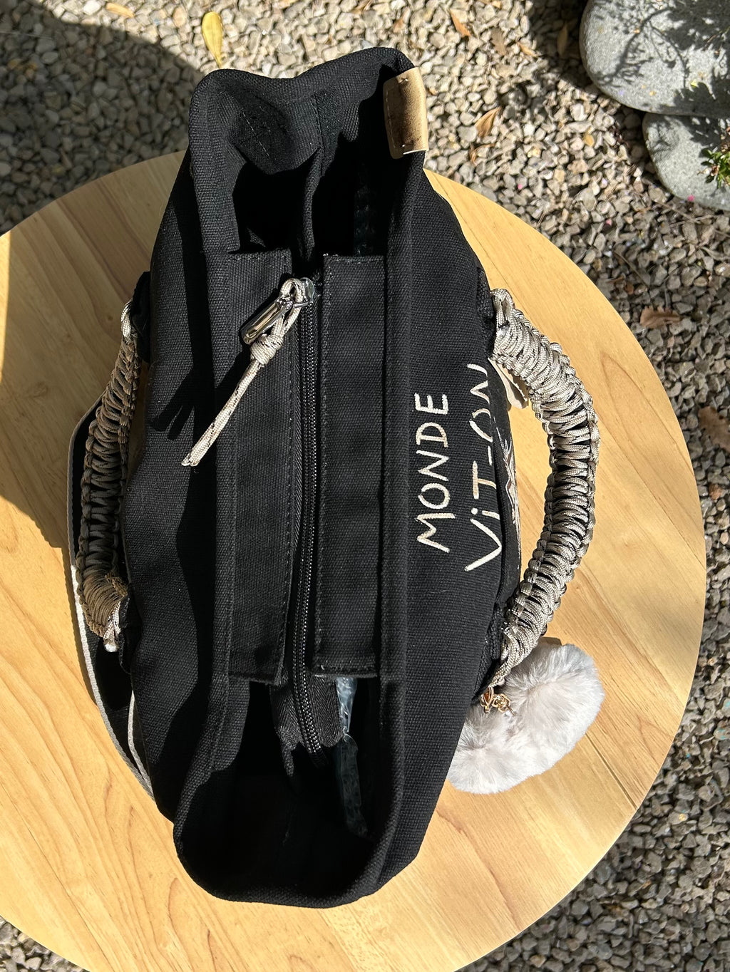 Grand SAC  toile noire  DANS QUEL MONDE VIT-ON