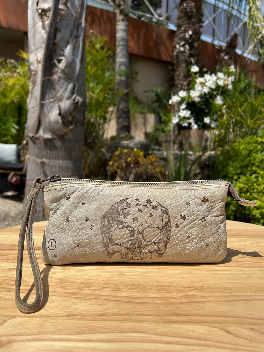 Pochette cuir ZADIG vintage customisée JE M’EN FOUS