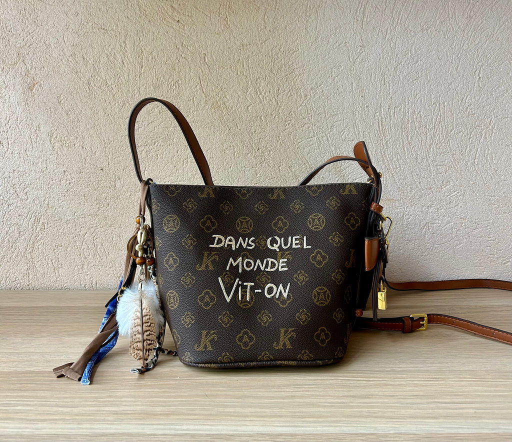 Sac Chic et pochette Dans quel monde Vit-on »
