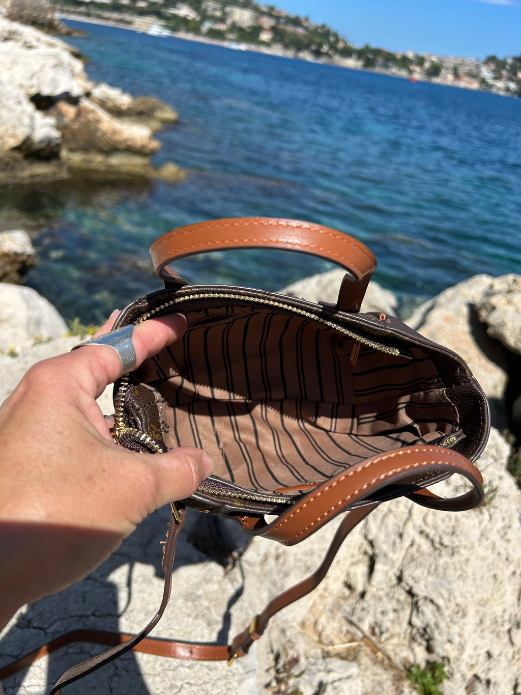 Mini sac « Dans quel monde Vitton »