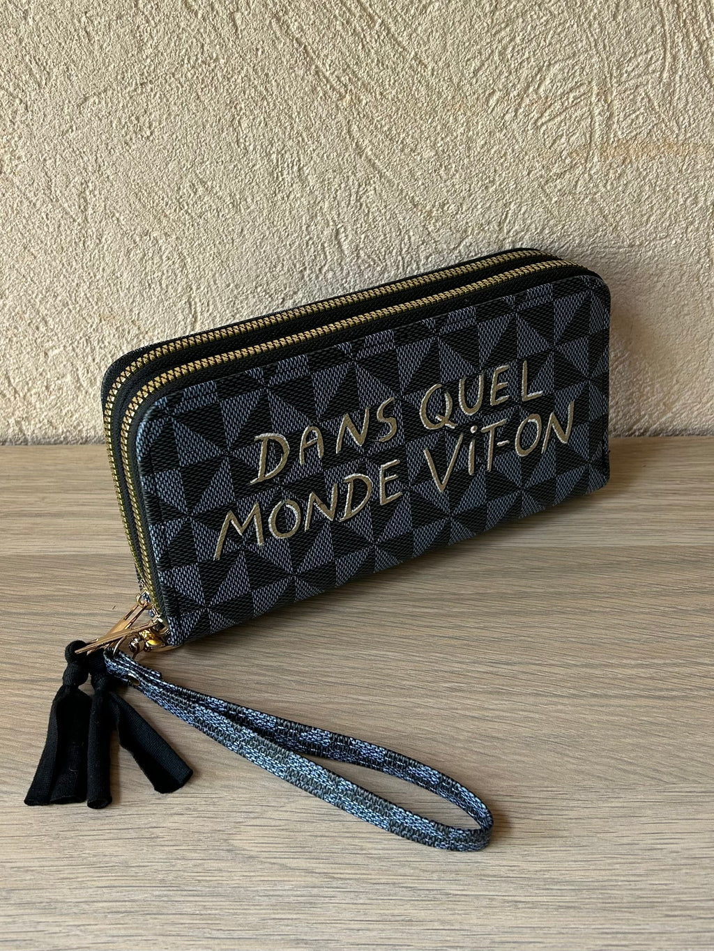Grand Compagnon noir Dans quel monde Vit-on