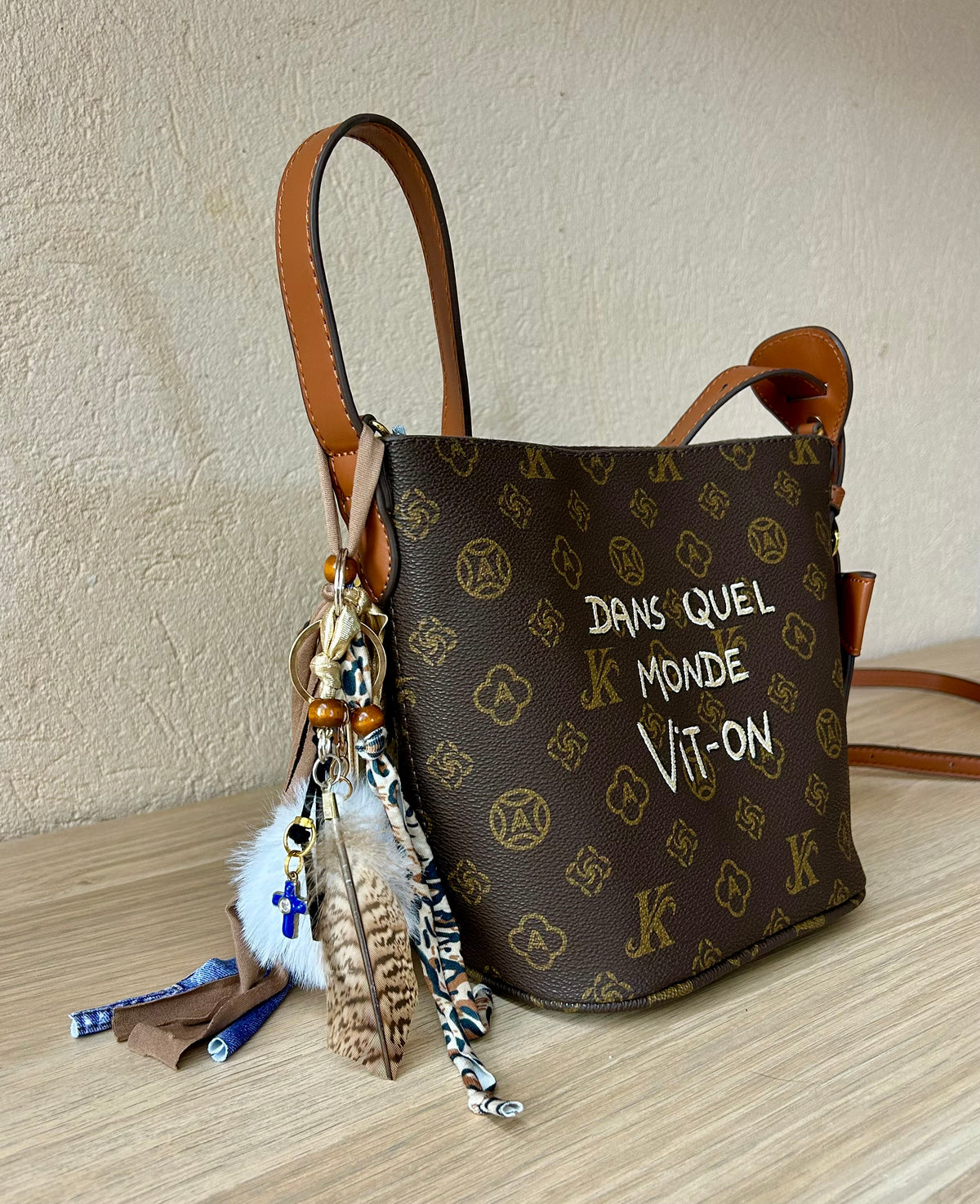 Sac Chic et pochette Dans quel monde Vit-on »