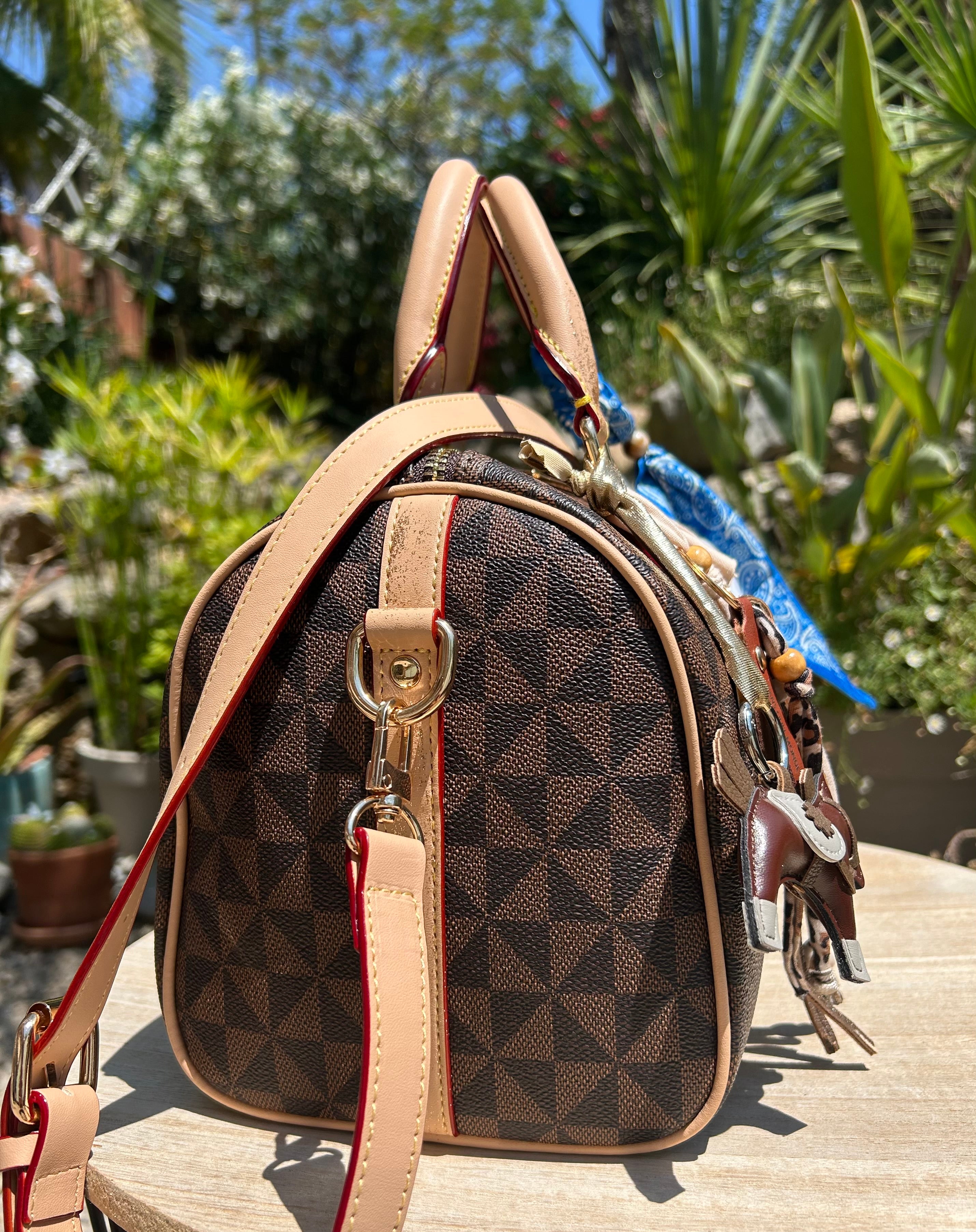 Sac Boston marron DANS QUEL MONDE VIT-ON