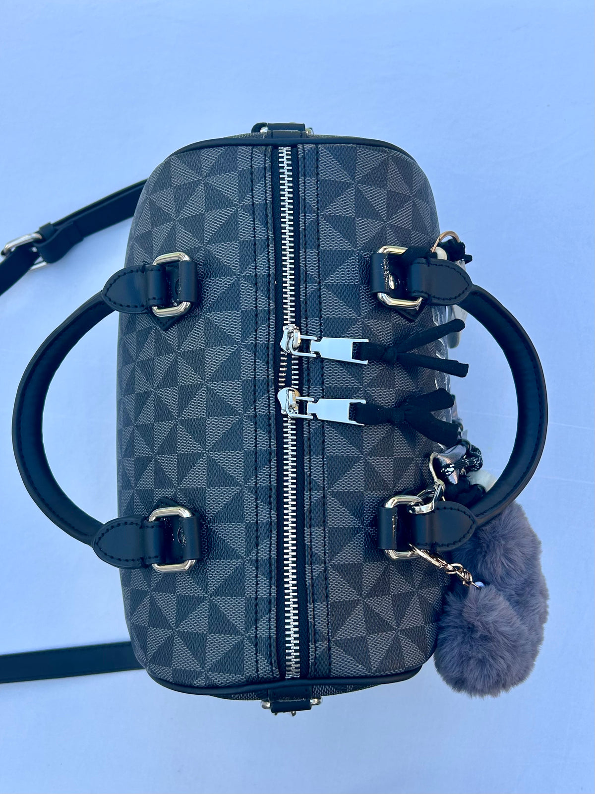 Sac Boston noir DANS QUEL MONDE VIT-ON !