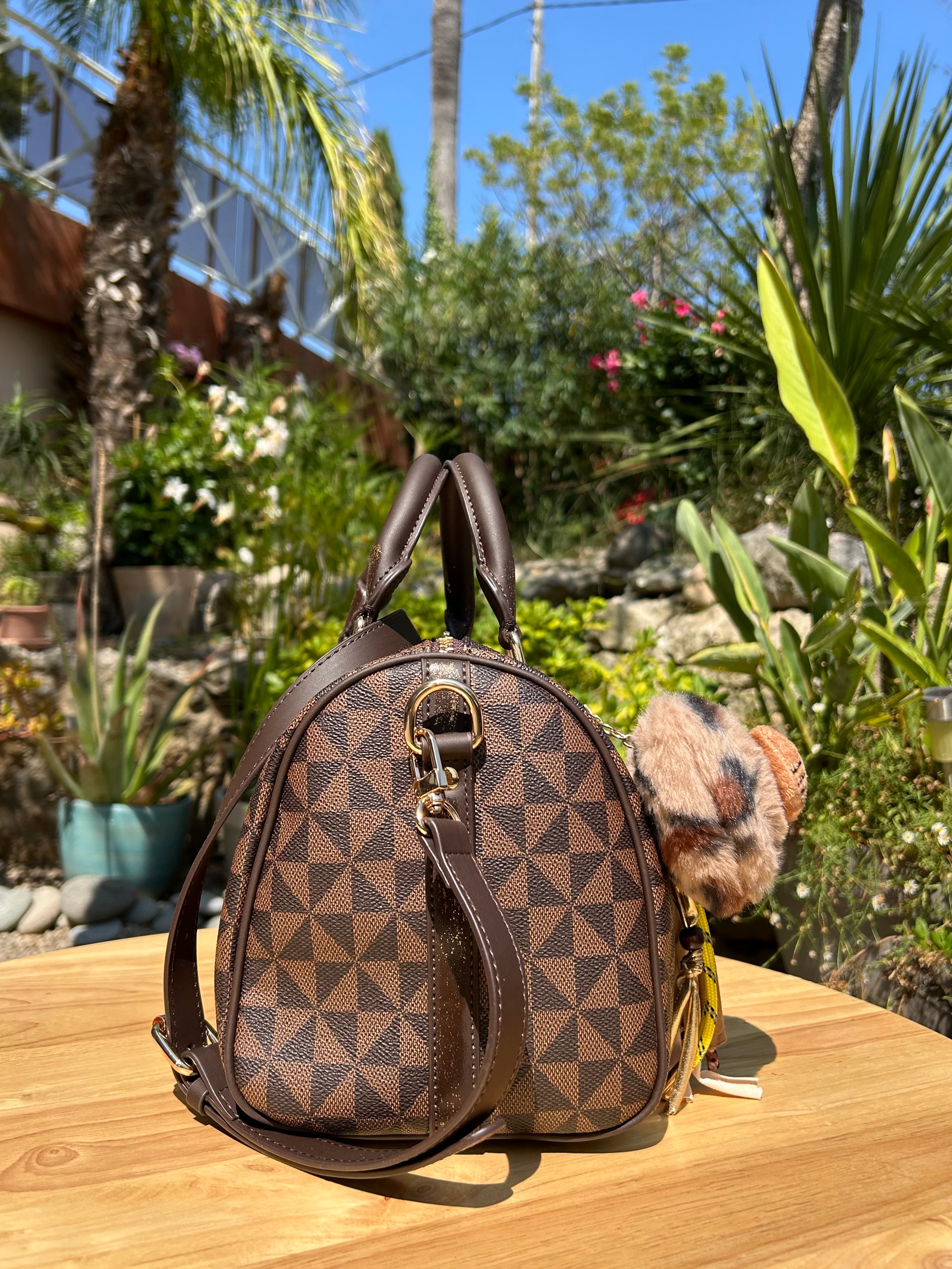Sac Boston marron DANS QUEL MONDE VIT-ON