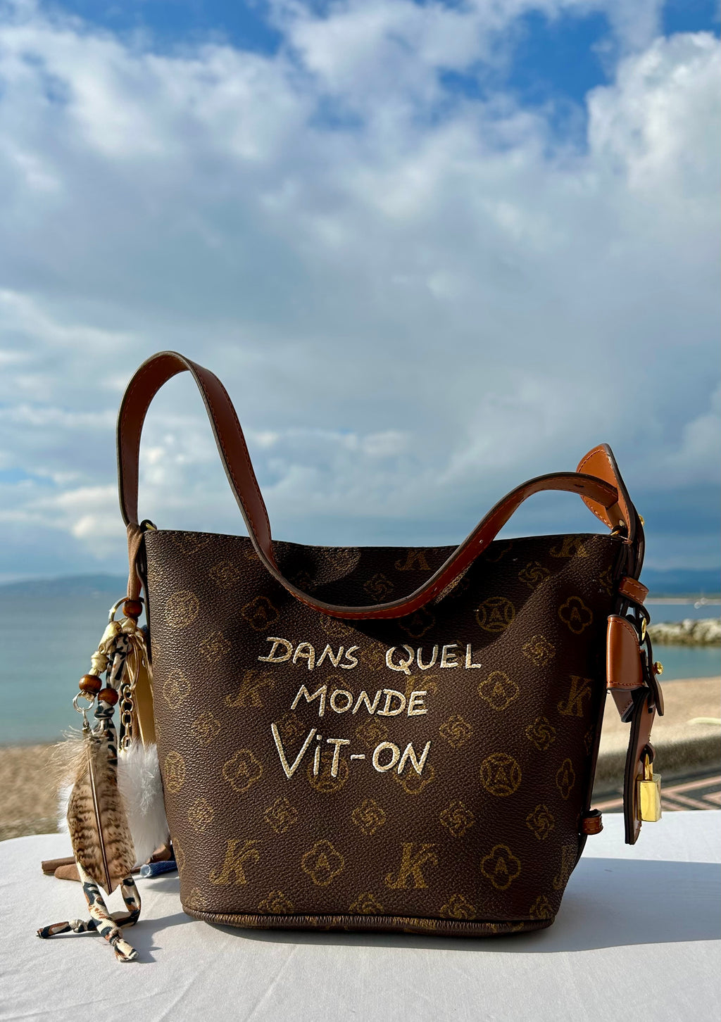 Sac Chic et pochette « Dans quel monde Vit-on »