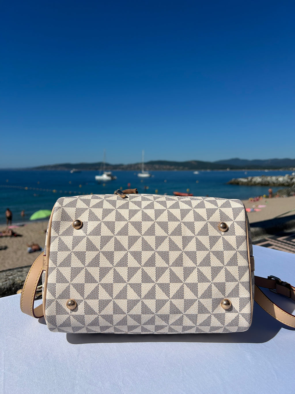 Sac Boston crème DQMV
