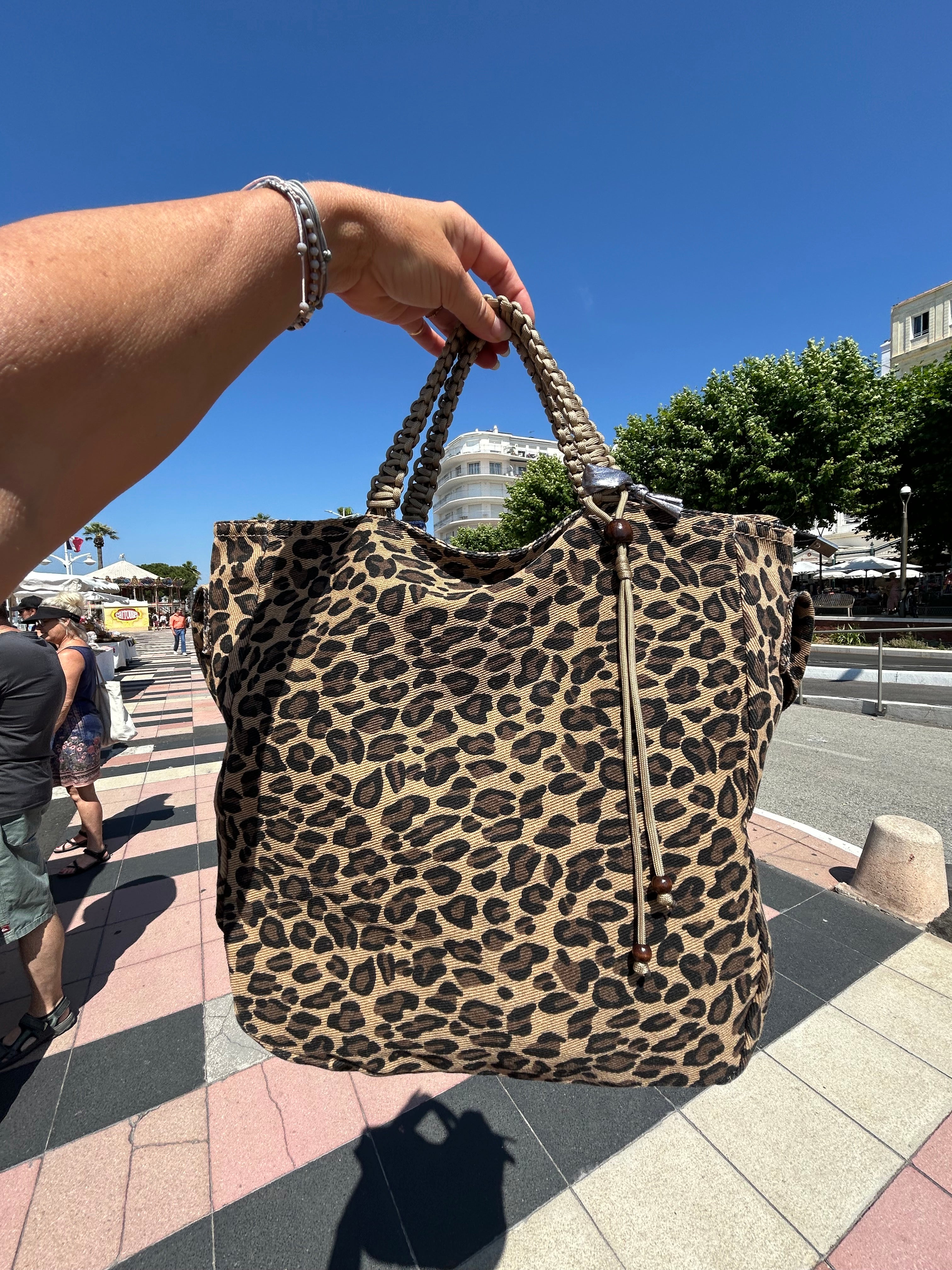 Grand SAC toile léopard Dans quel monde Vit-on