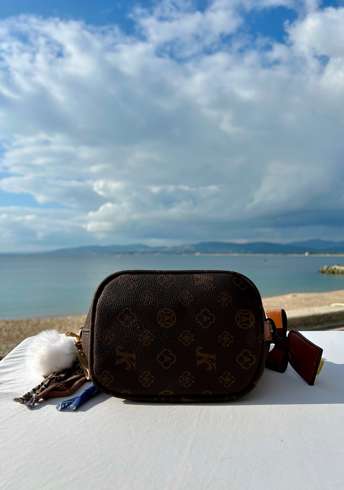 Sac Chic et pochette « Dans quel monde Vit-on »