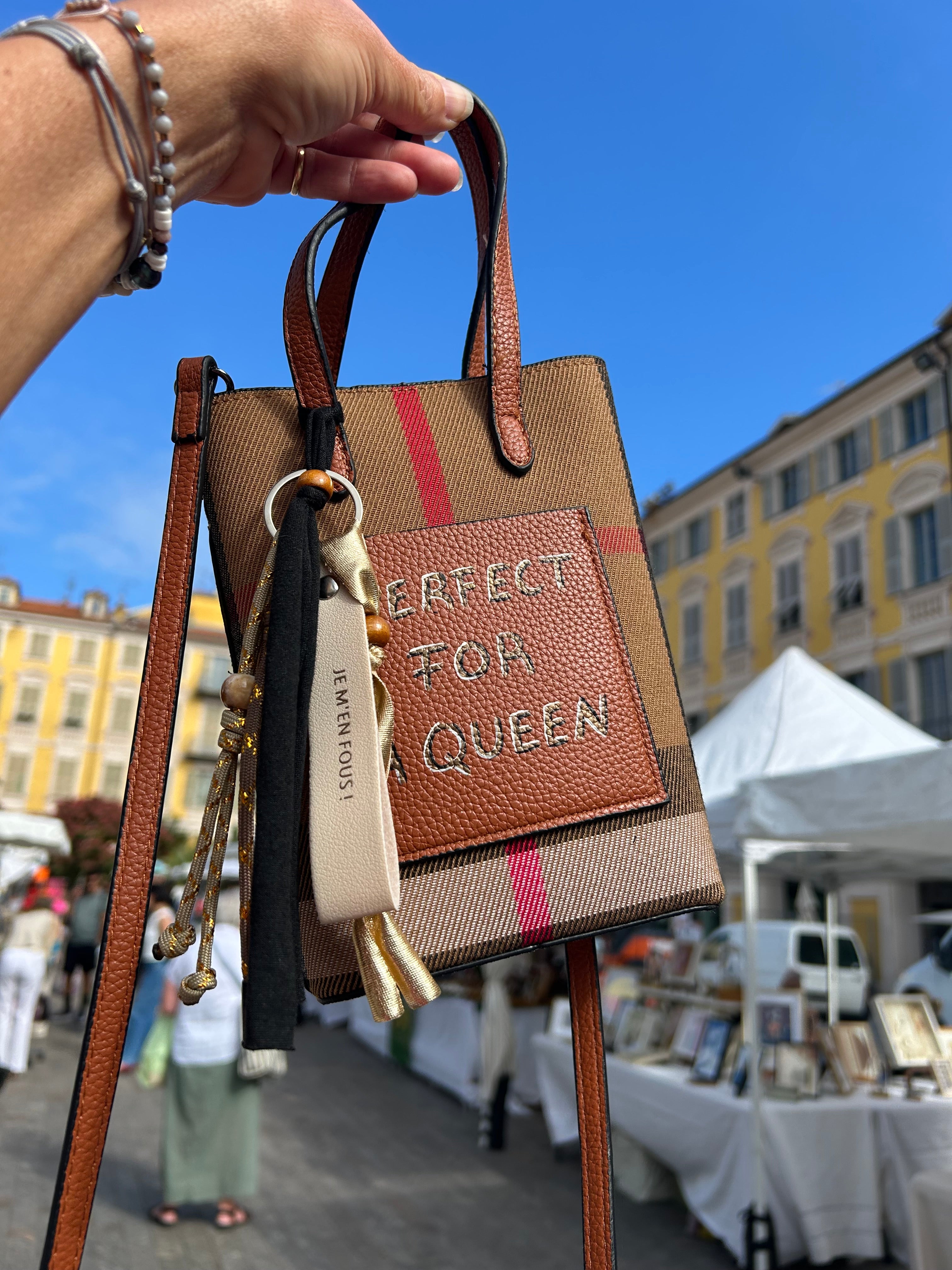 Pochette téléphone PERFECT FOR À QUEEN