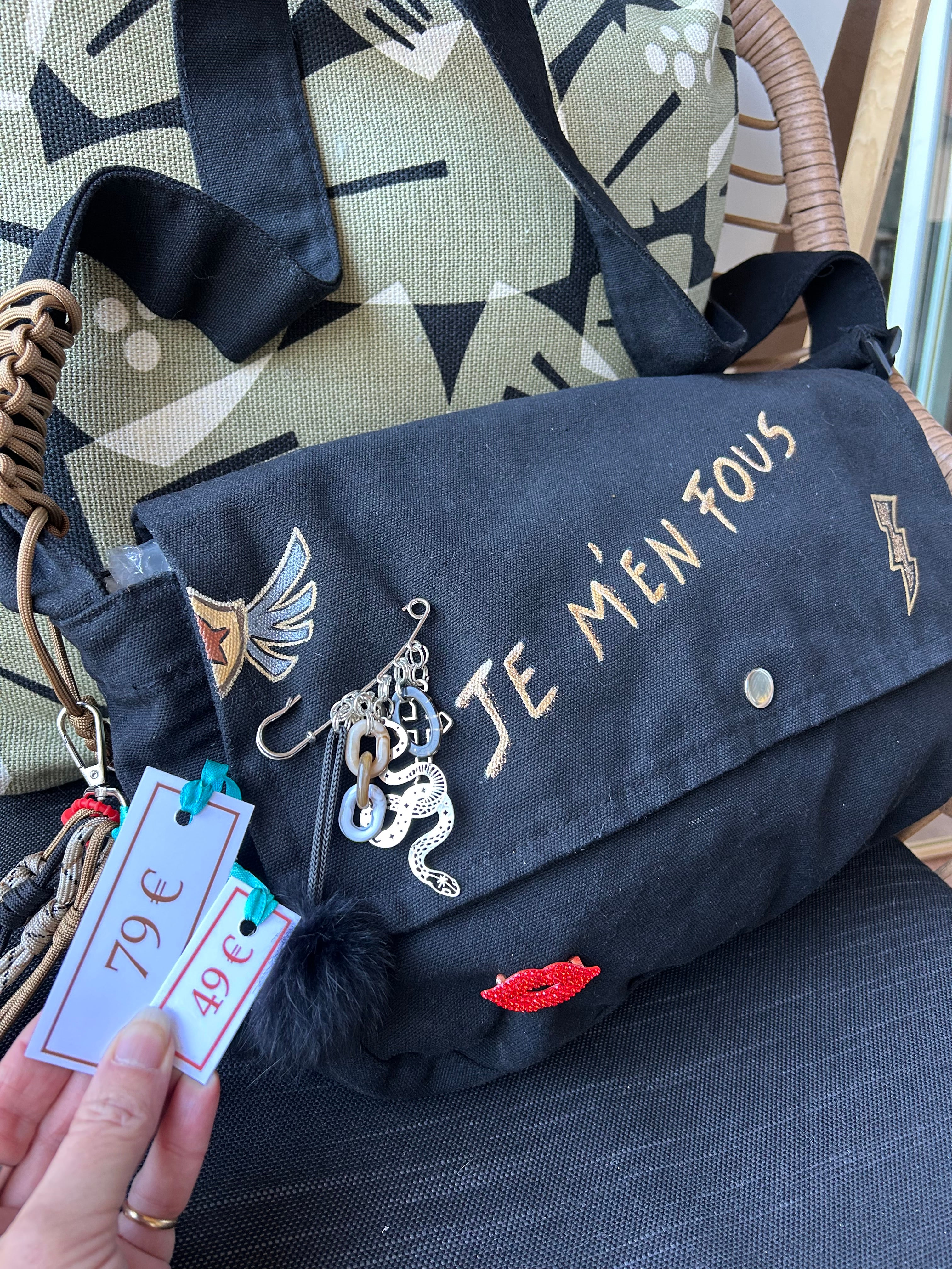 Besace toile JE M’EN FOUS