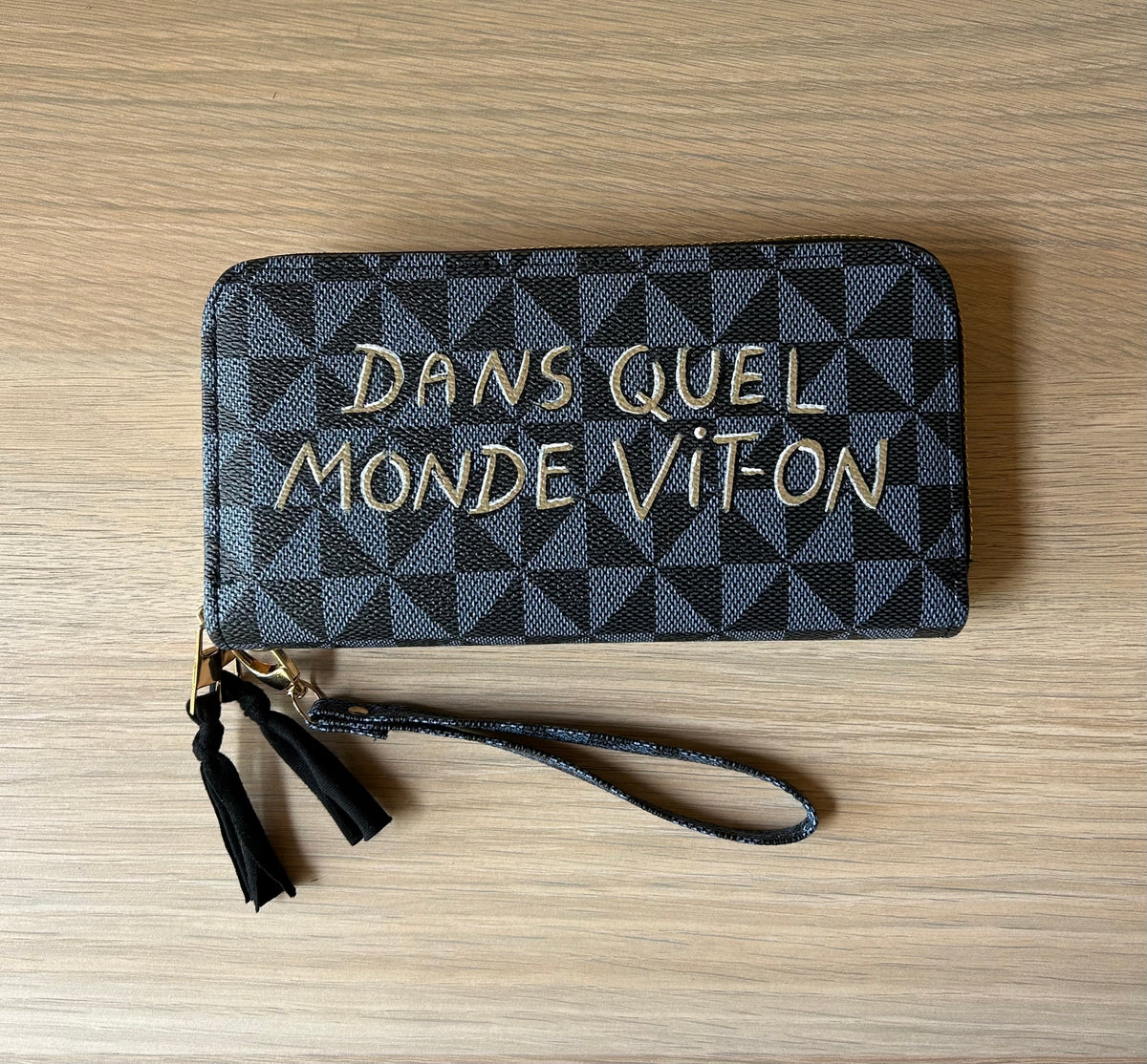 Grand Compagnon noir Dans quel monde Vit-on