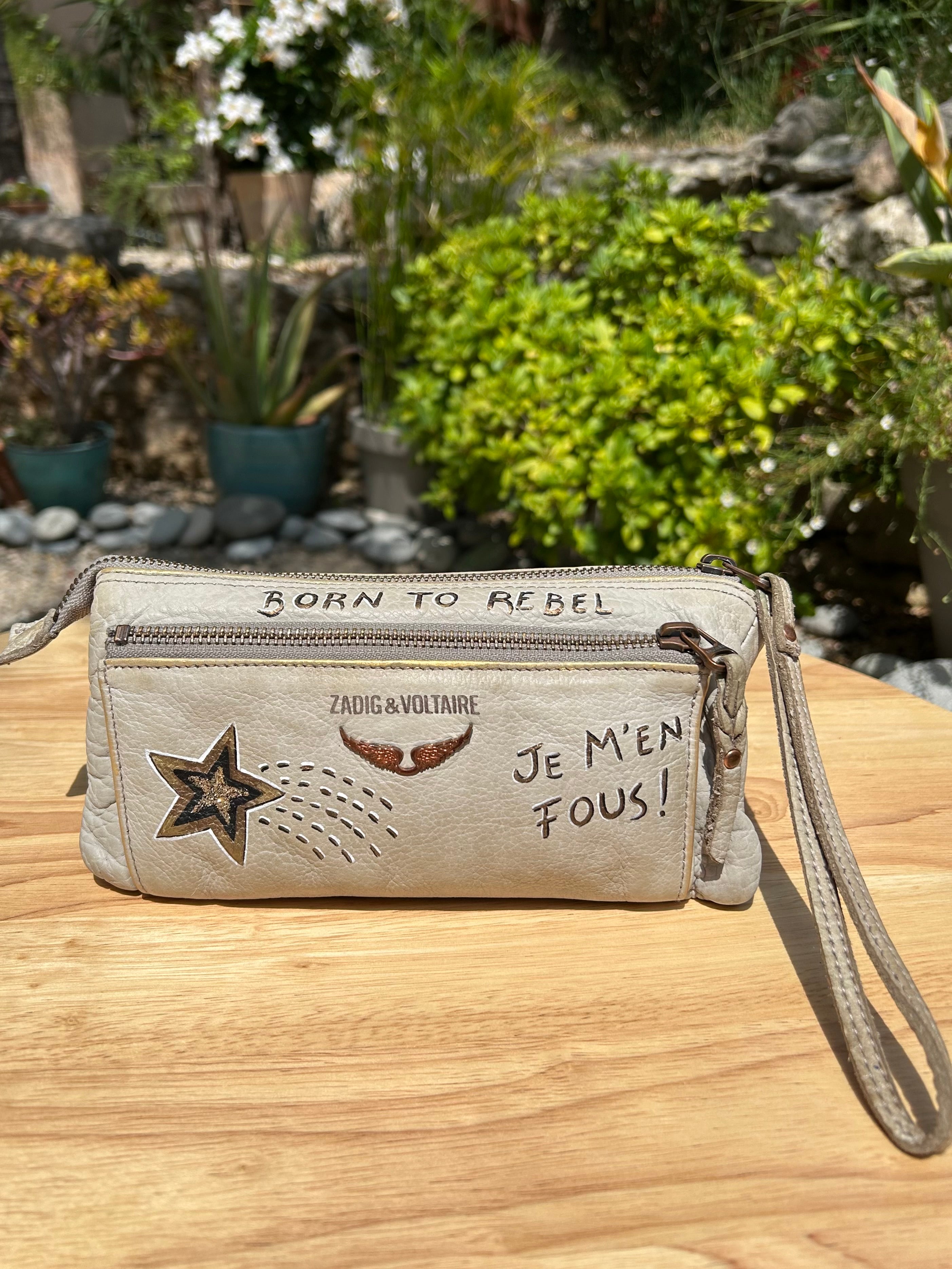 Pochette cuir ZADIG vintage customisée JE M’EN FOUS