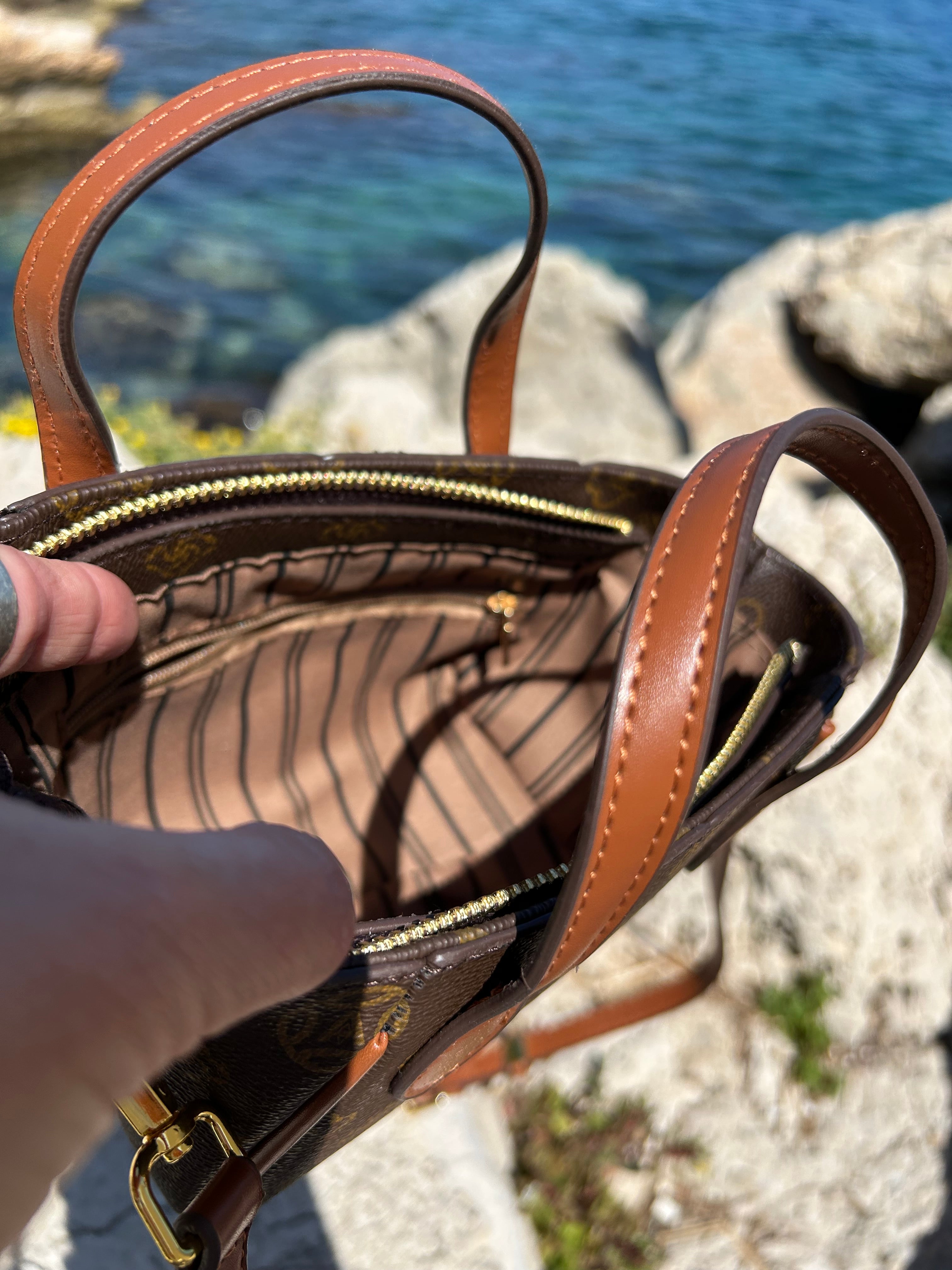 Mini sac « Dans quel monde Vitton »