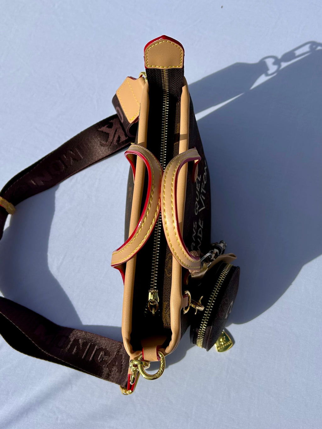 Petit sac et porte monnaie Dans quel monde Vit-on 
