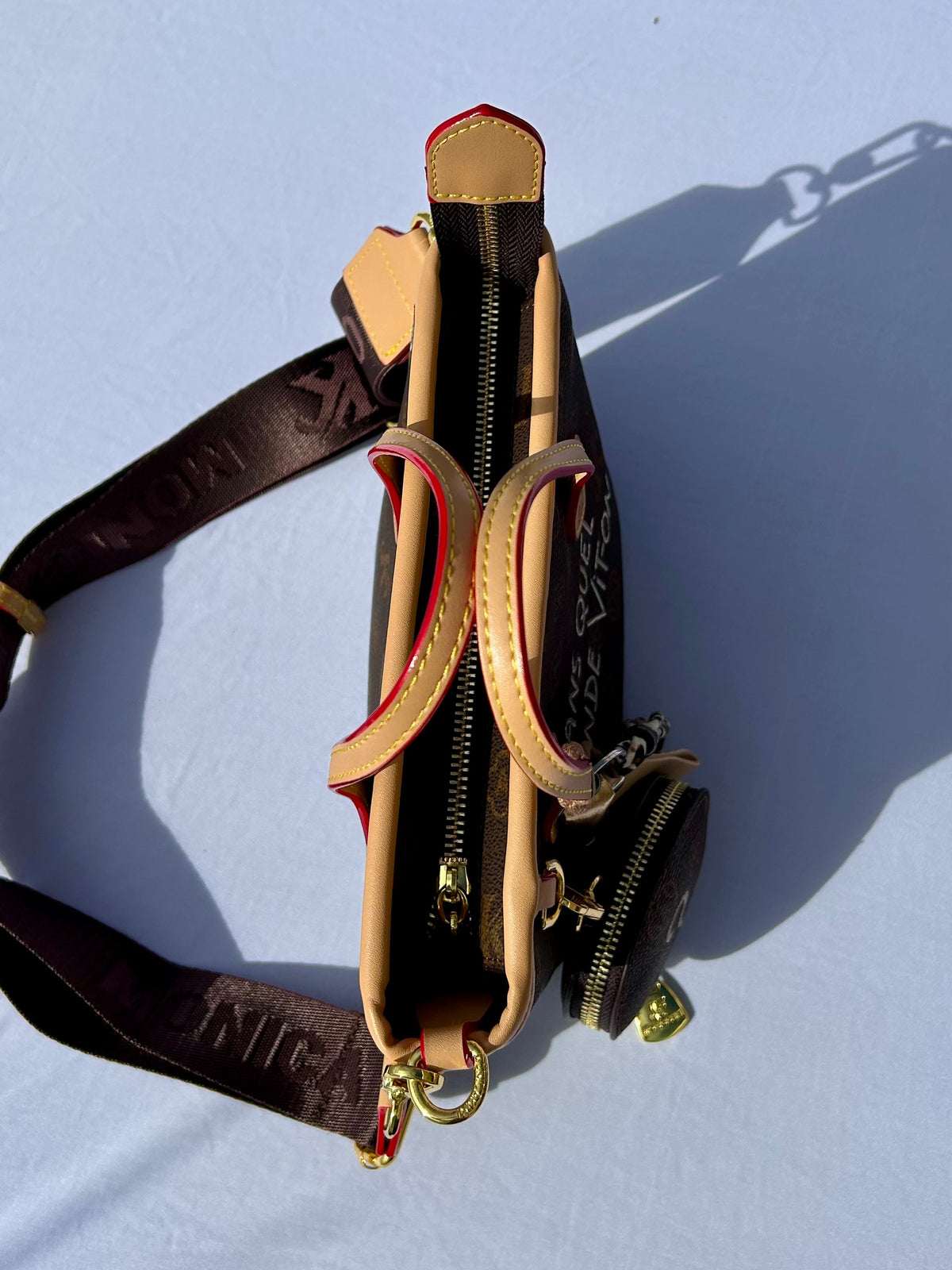 Petit sac et porte monnaie Dans quel monde Vit-on 