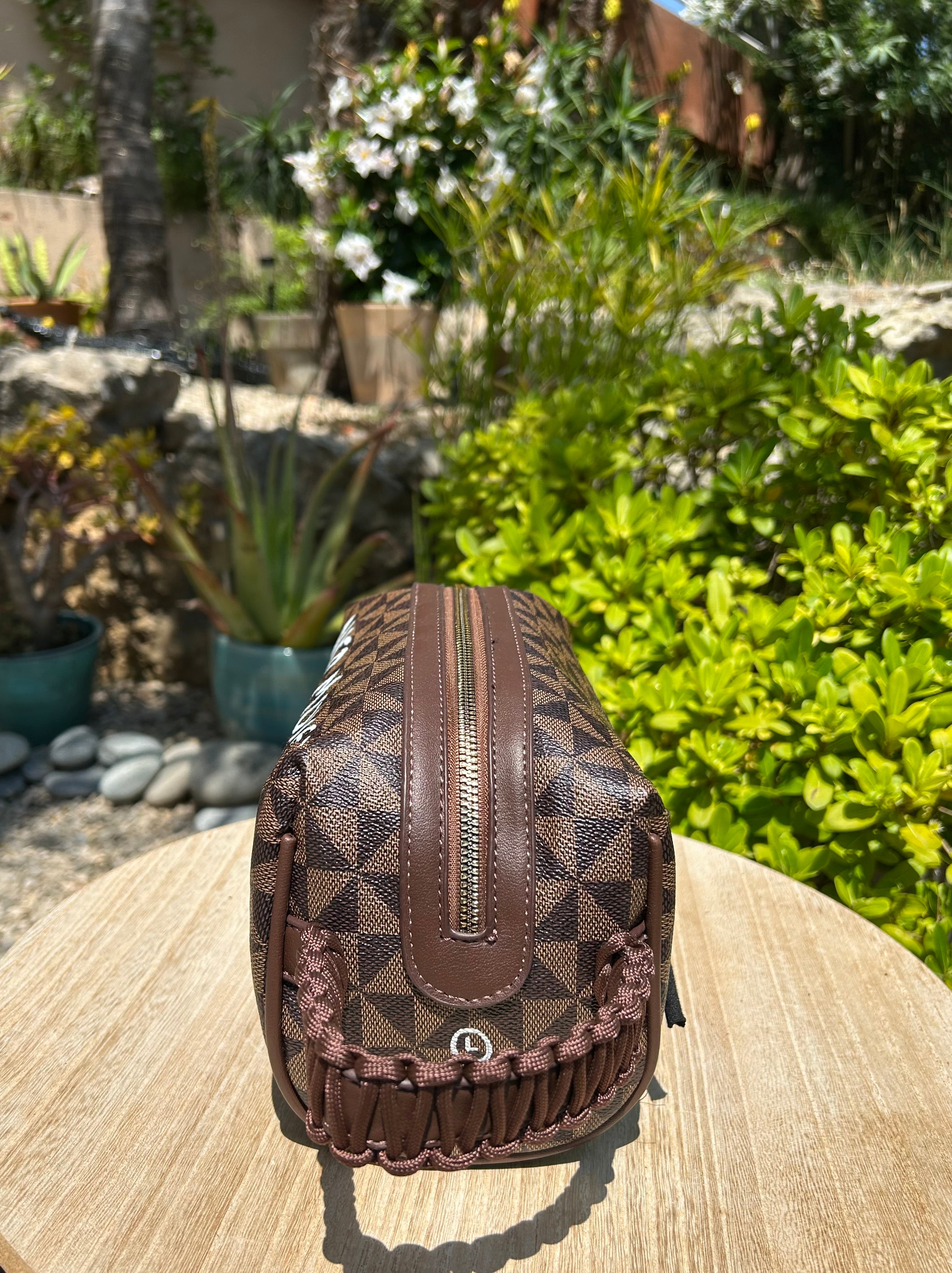 Trousse de toilette marron NEED MONEY